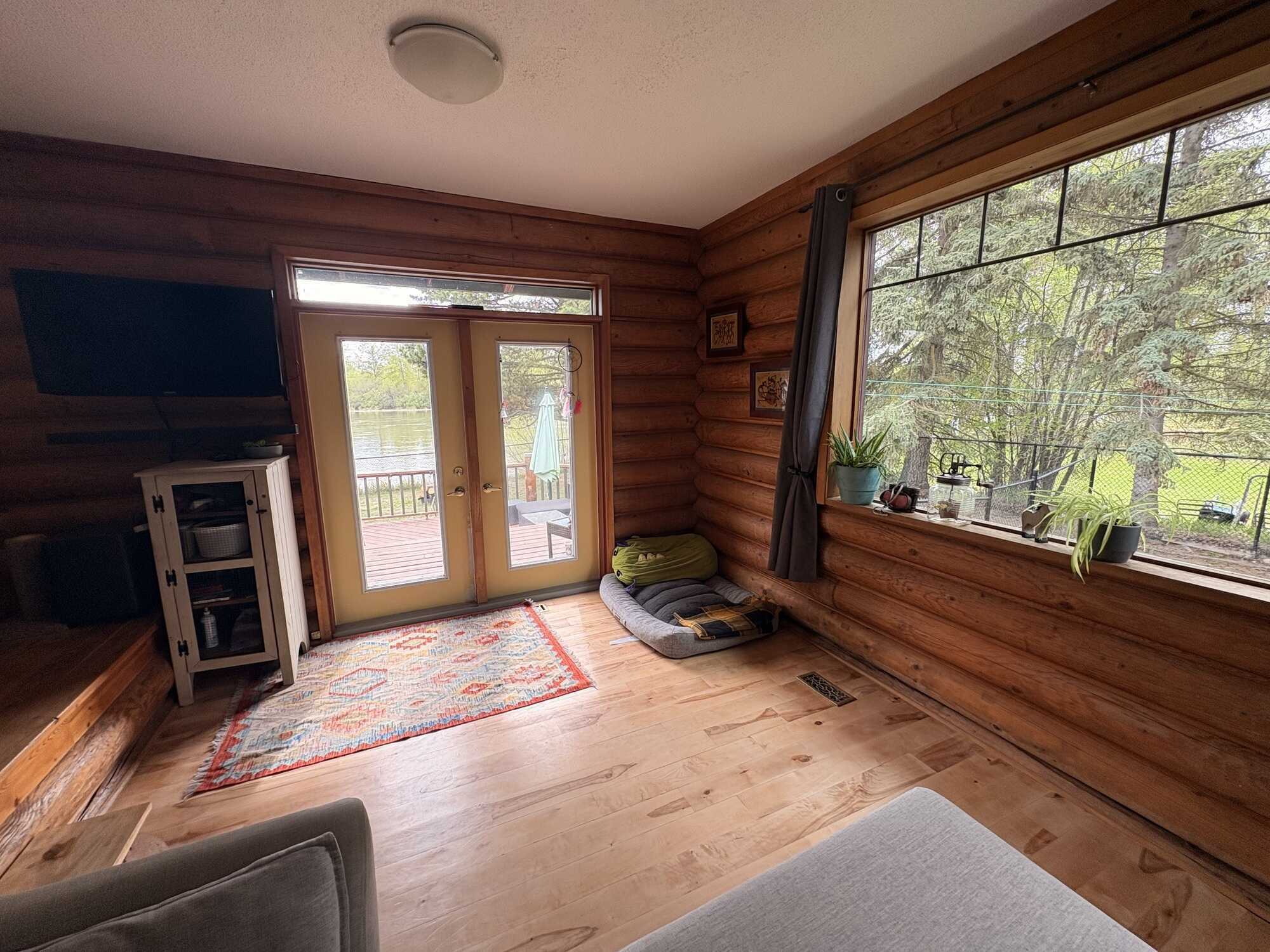 Rare Waterfront Log Home on a Private 0.59-Acre Lot 5