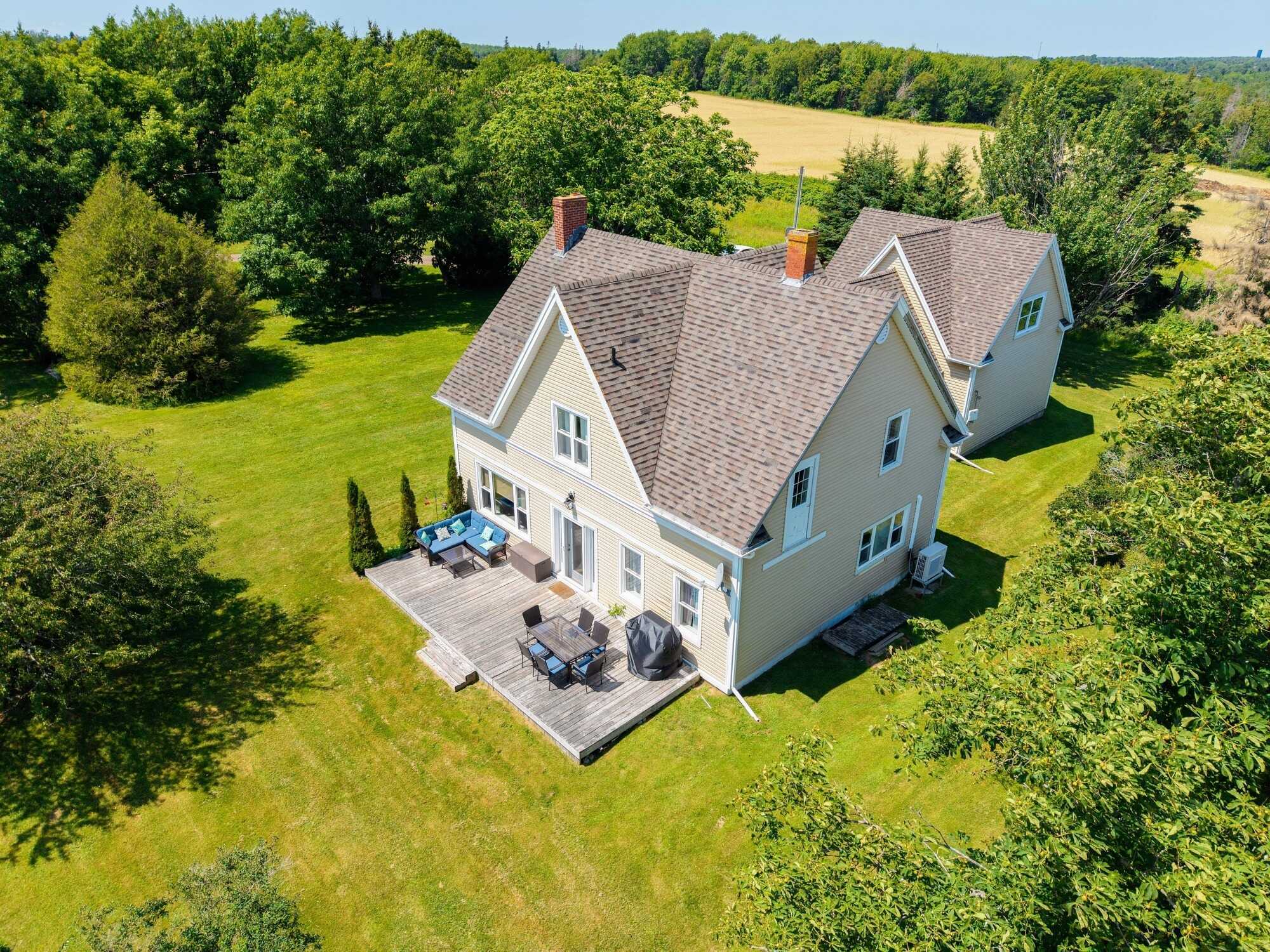 Country Charm Meets Modern Comfort – Water Views Just Minutes from Cornwall 3
