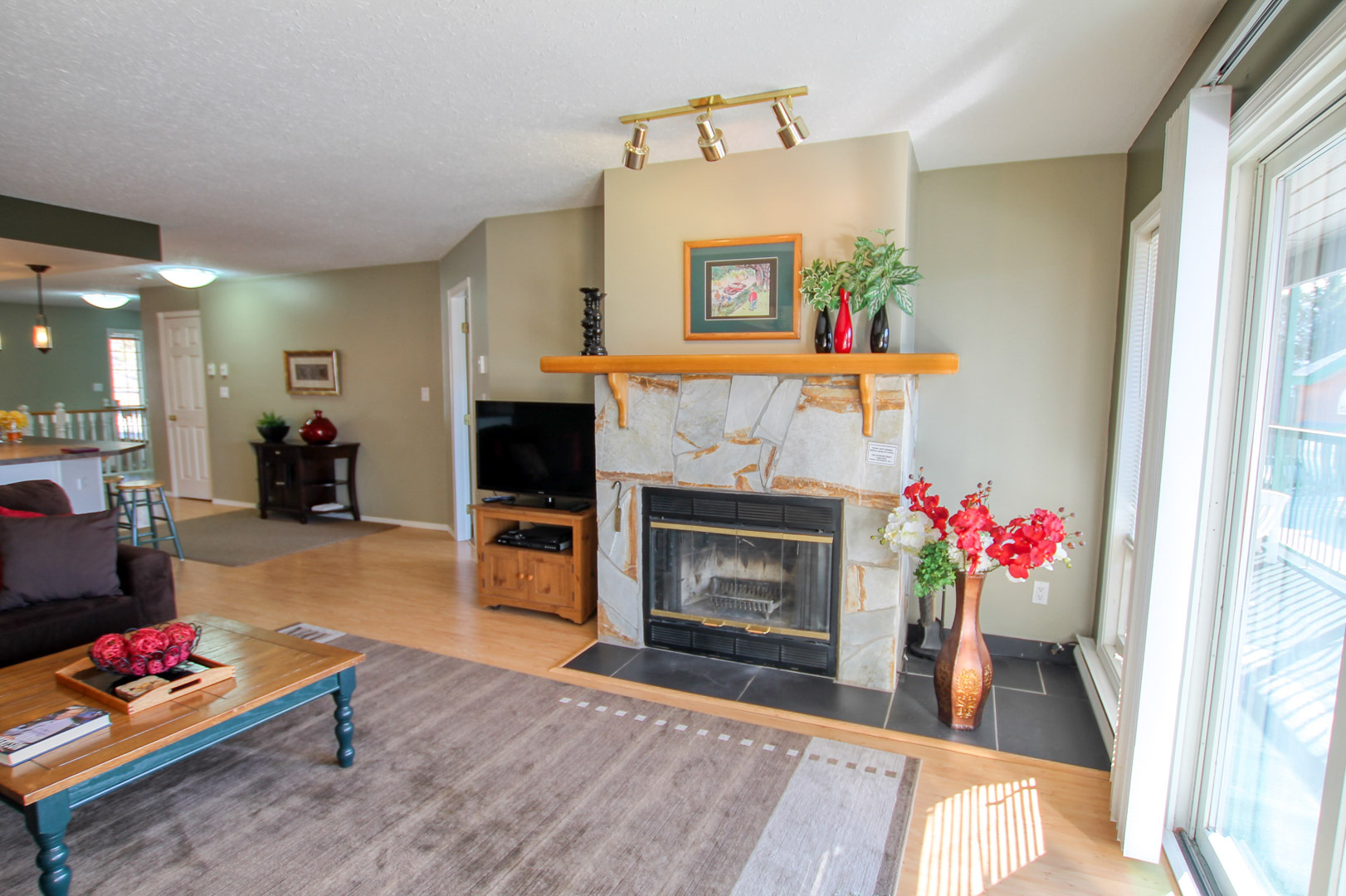 SPACIOUS CONDO NEAR FAIRMONT’S MOUNTAINSIDE GOLF COURSE! 3