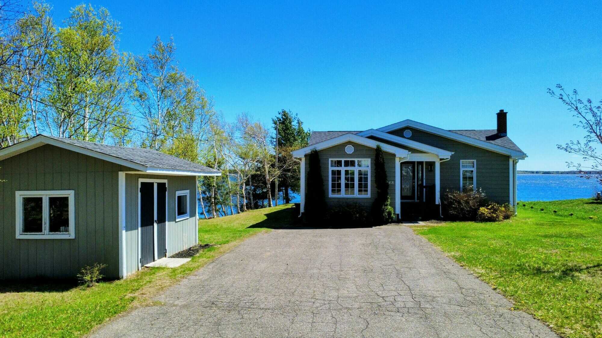 BORD DE L'EAU à Tracadie-Sheila //
Waterfront Tracadie-Sheila 2