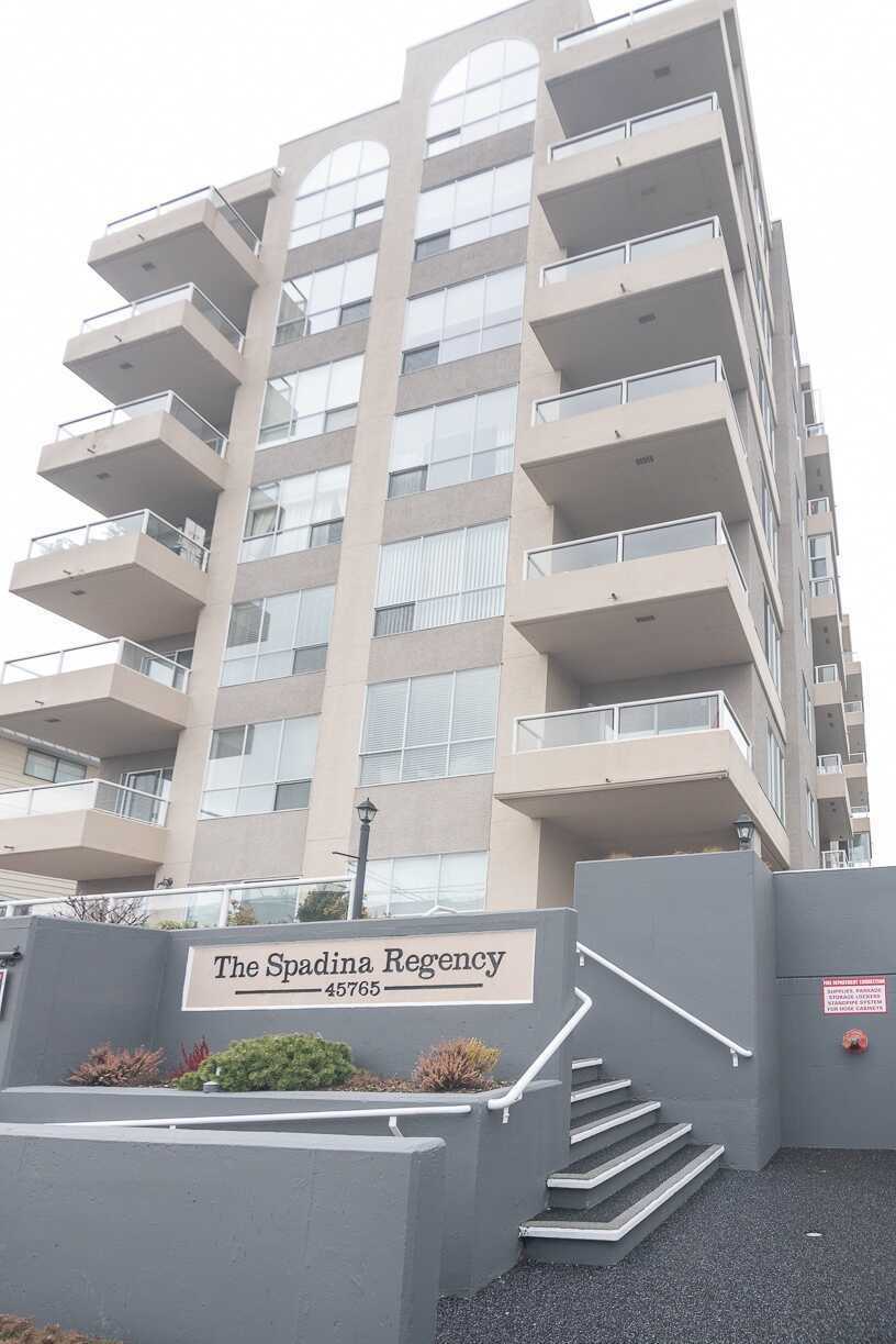 Fantastic sprawling 5th floor 2 bedrooom 2 bath corner unit with fantastic views! 2