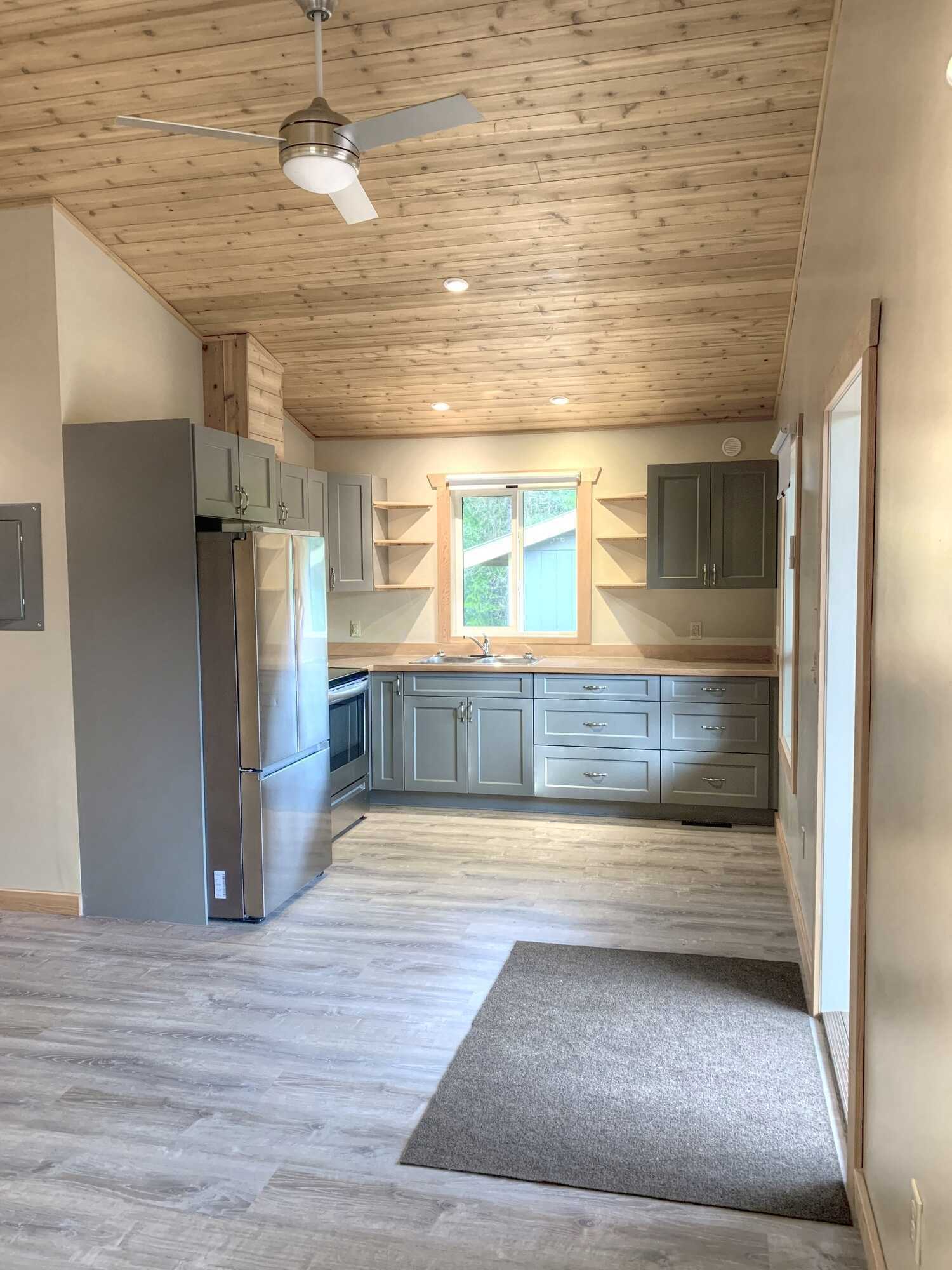 Vacation Getaway- BRAND NEW Cottage-2Bed 1Bath - located centrally in the Slocan Valley 4