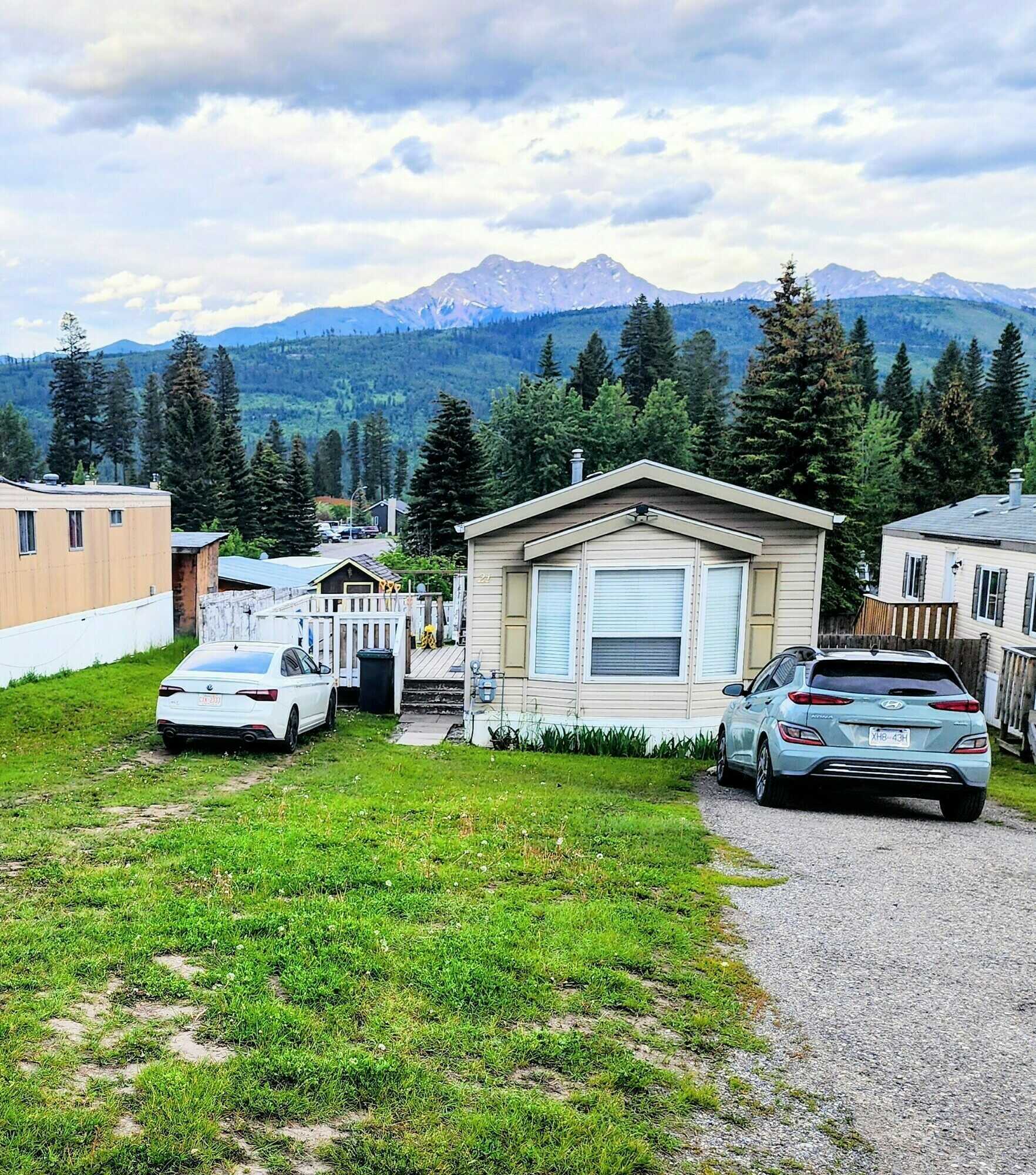 Affordable Elkford Living – Income-Producing 2-Bedroom Home with a Fenced Yard 2