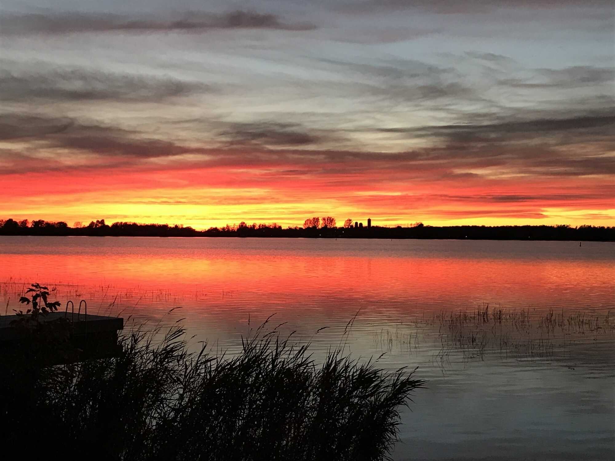 Gorgeous Rideau River Cottage - Panoramic Views 2