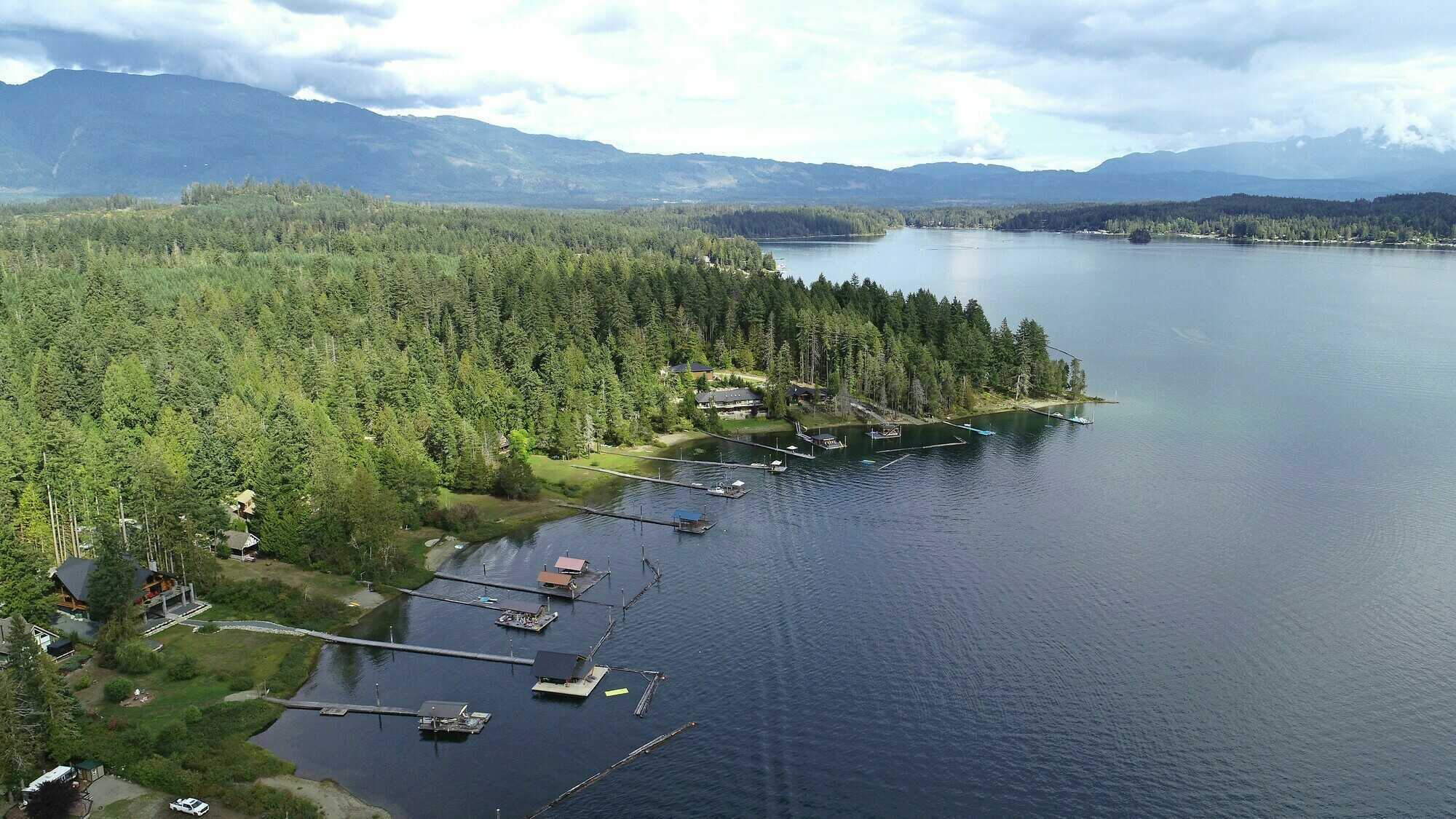 Just Listed ! Take advantage of a rare opportunity to own a little slice of waterfront heaven at Tall Timbers Resort on Beautiful Sproat Lake on lovely Vancouver Island. 4