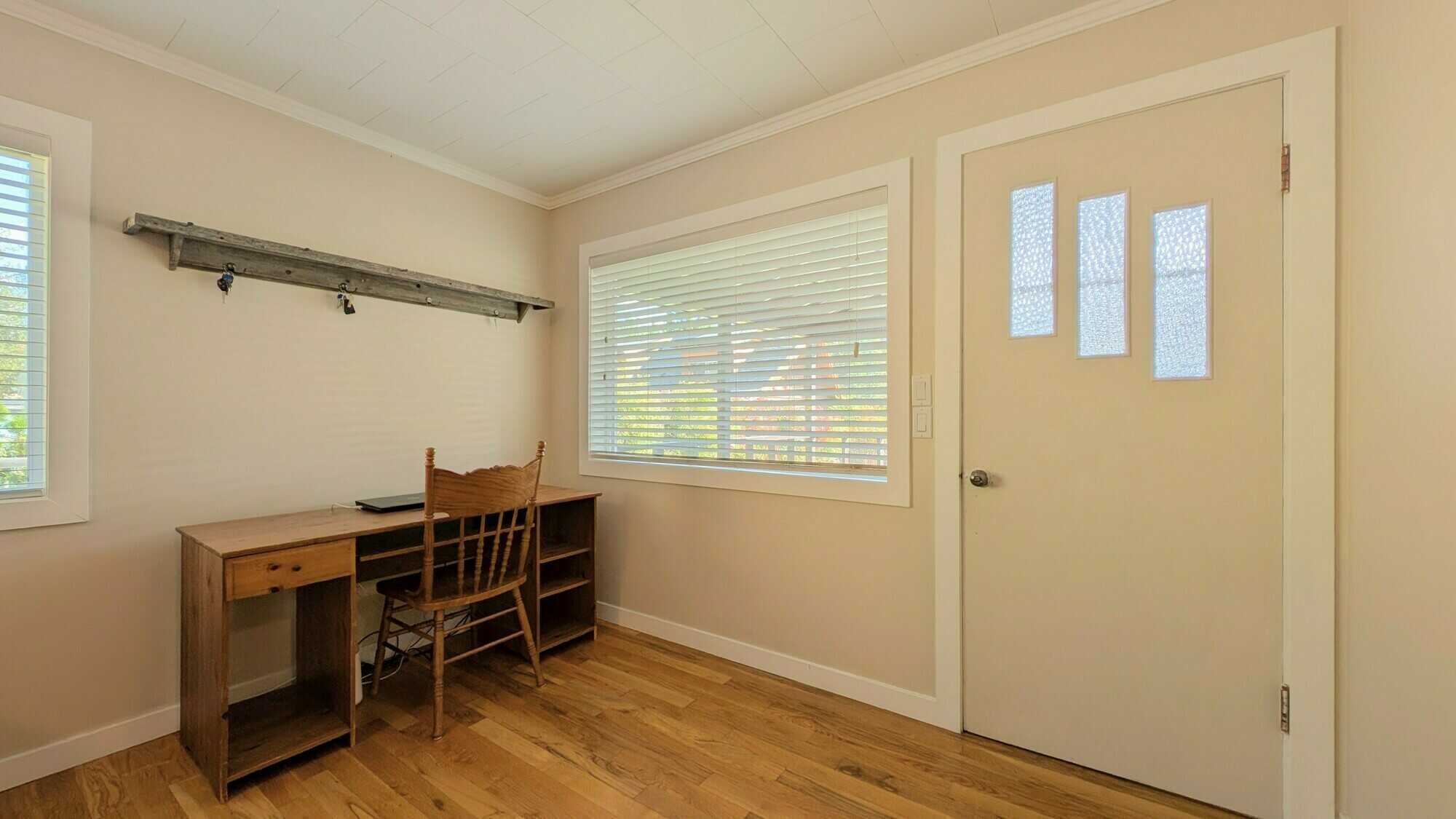 Charming Country Acreage with Modern Comforts Near Town 5