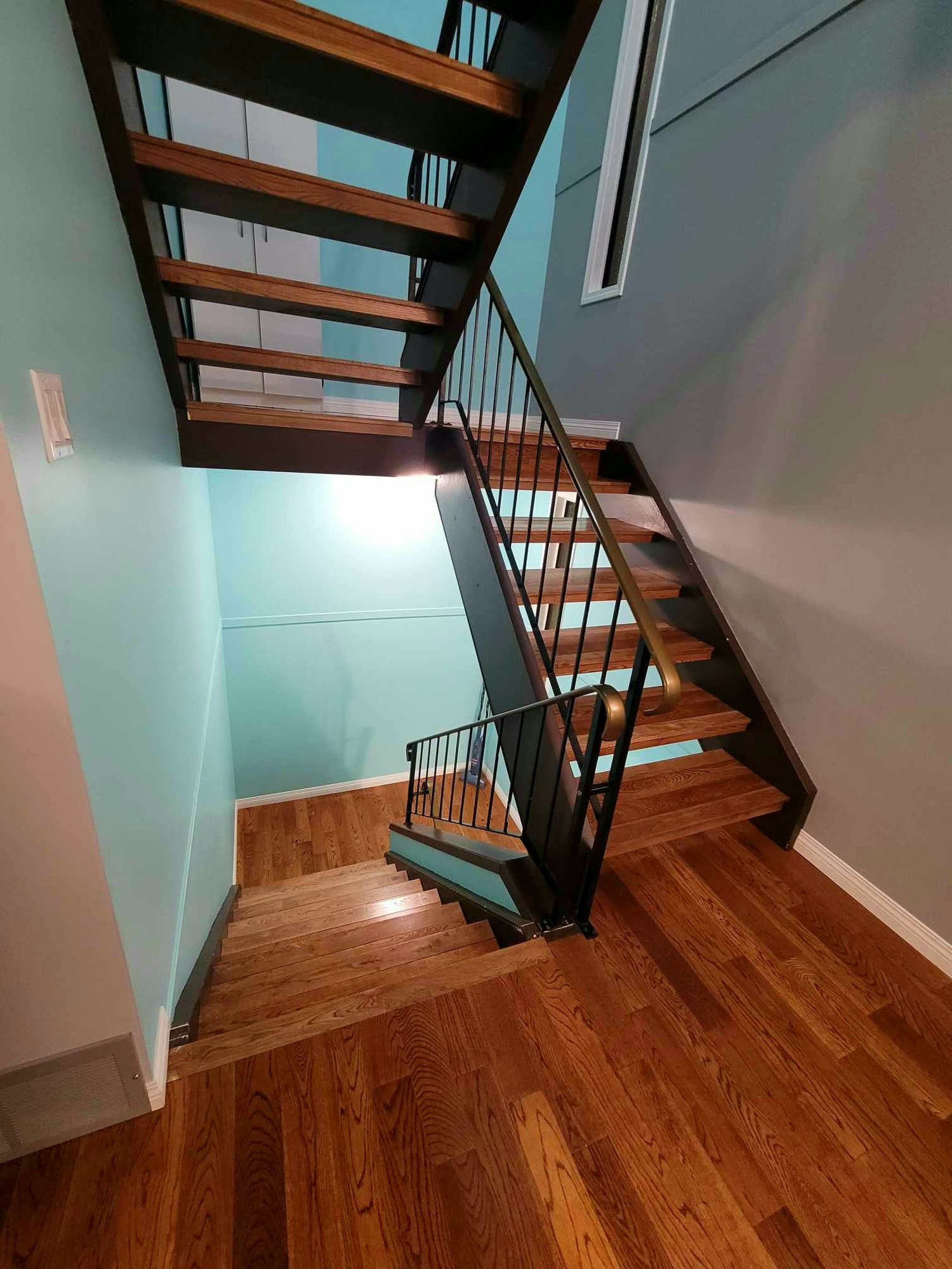 Charming 2-Bedroom Townhouse with Modern Upgrades 4
