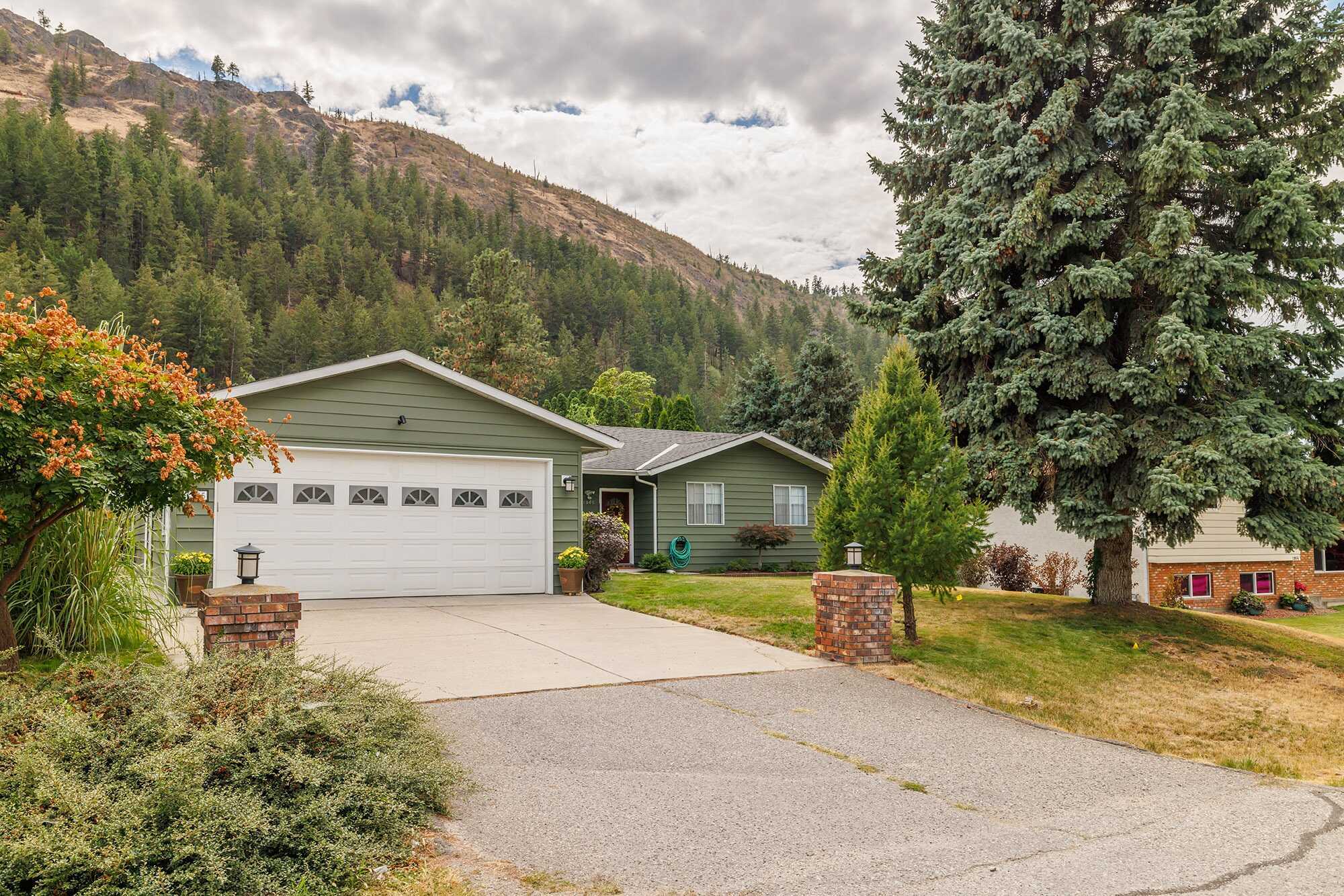 West Kelowna Rancher With a Pool, Fenced Yard & One-Level Living 2