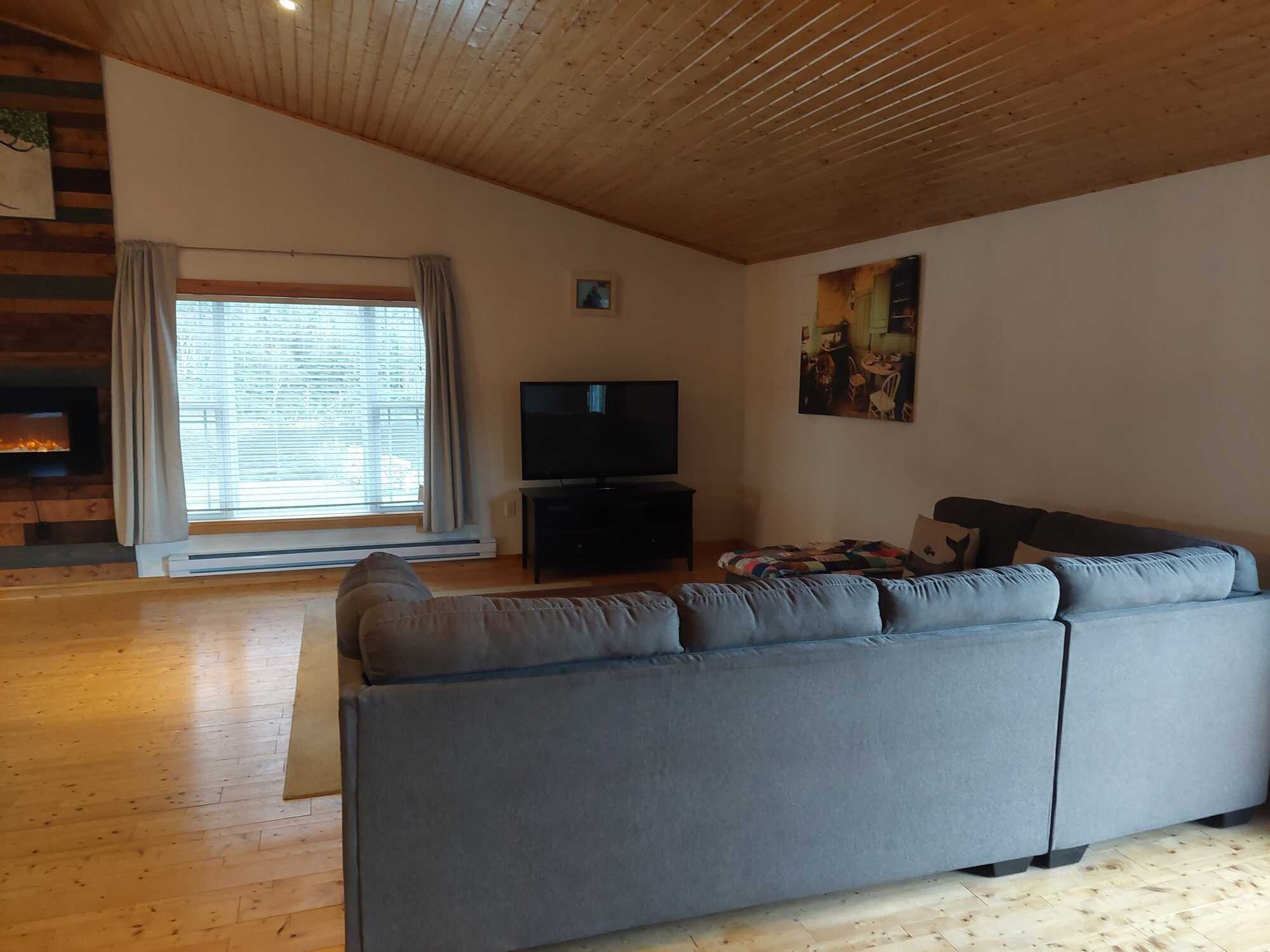 Beautiful custom built vacation home in Gros Morne National Park!! 3