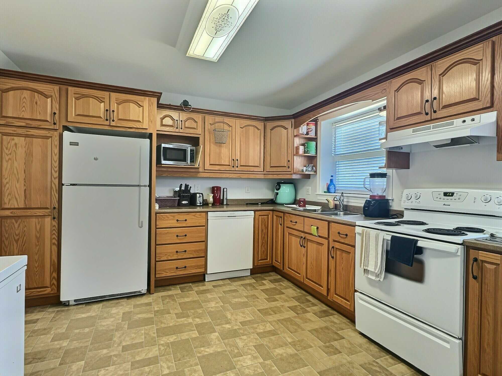 Located in the desirable community of Truro Heights, this well-maintained 3-bedroom, 2-bathroom split-entry semi-detached home combines energy efficiency with a functional layout. 2