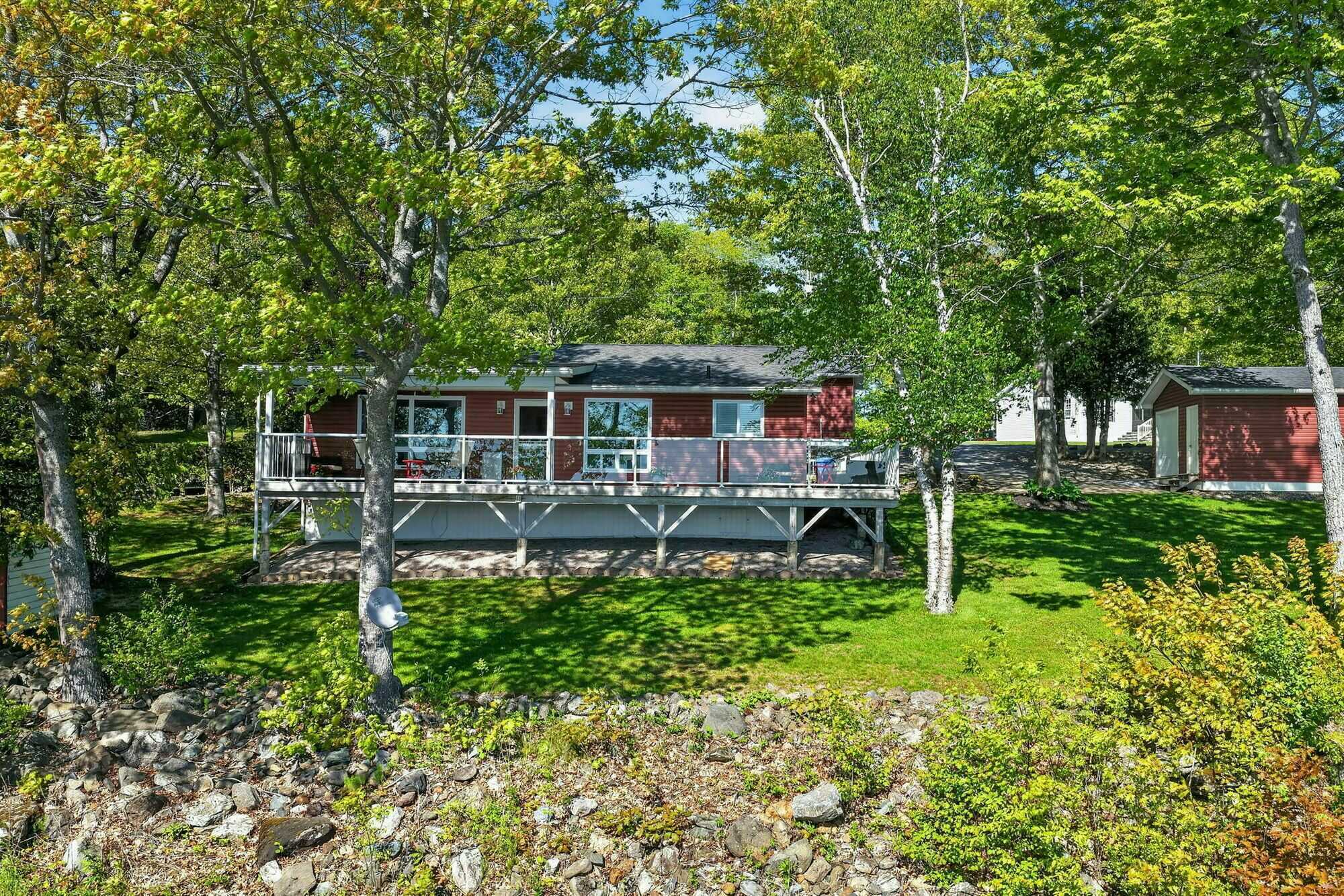 Waterfront Living on Beautiful Belleisle Bay! 2