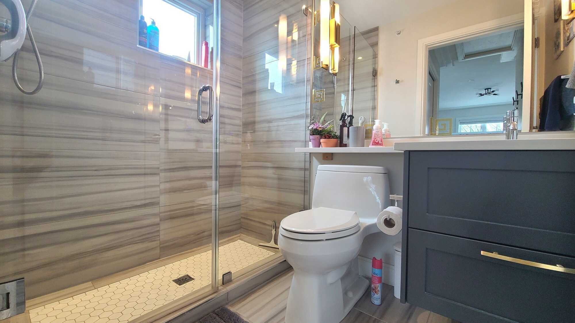3 Bed 3 Full Bath Very Nice 5