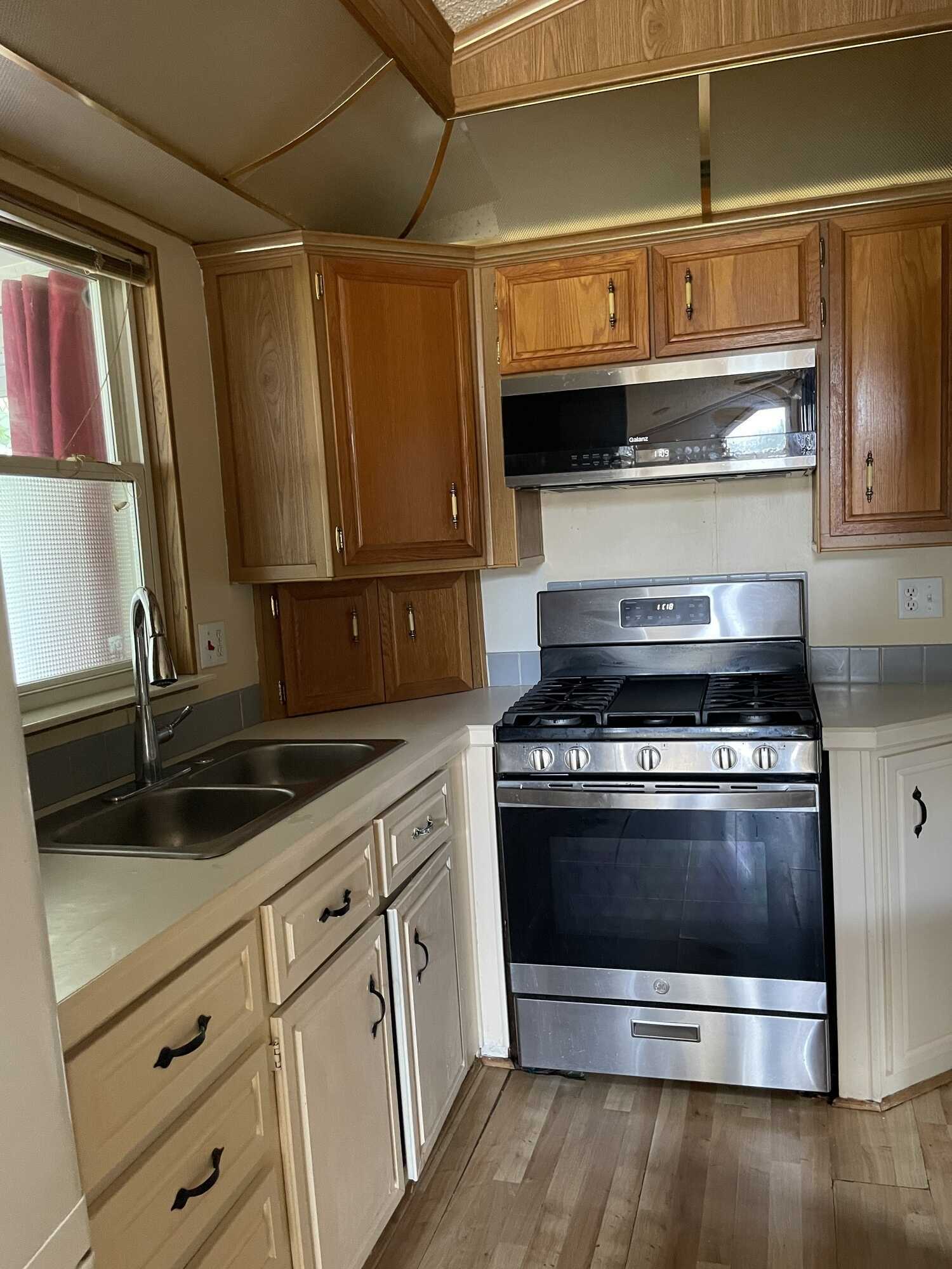 Affordable Seasonal Waterfront Retreat Near Presqu’ile Park 4