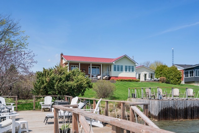 St. Lawrence Waterfront Home with 1 bedroom Bunkhouse 5