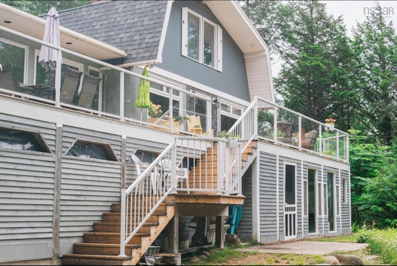 Lakefront Privacy Meets Flexible Modern Living 3