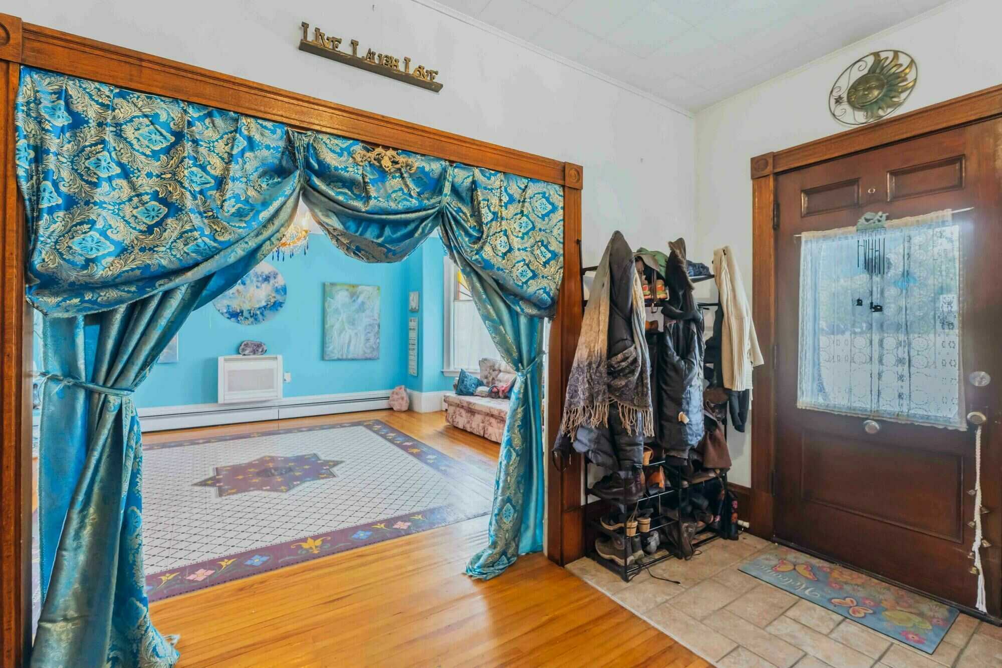 Stunning Artistic Victorian Character Home in the Heart of Bridgetown, Nova Scotia 5