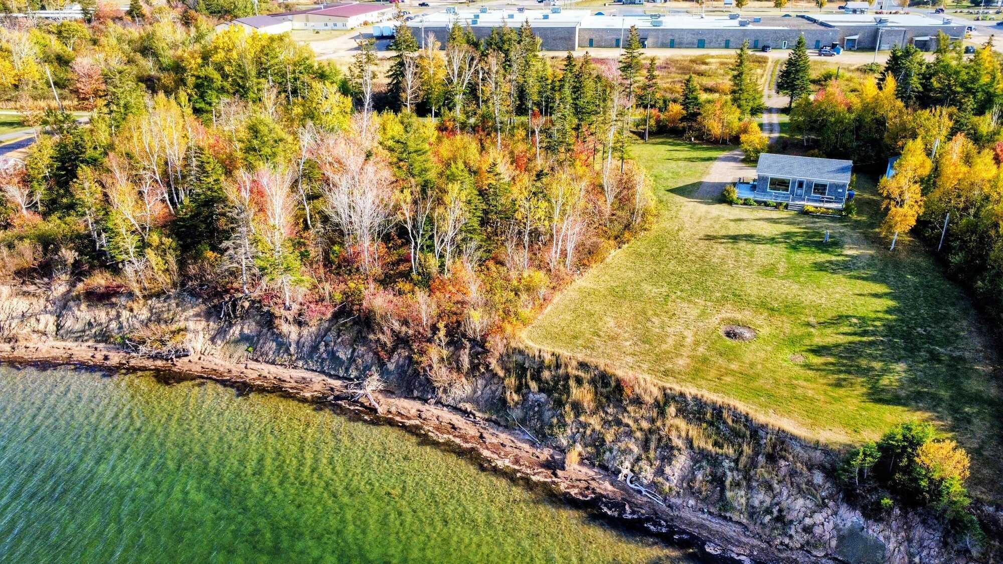 Terrain au bord de la mer à Caraquet – 1,76 acre de pur bonheur! 🌅🌊
Waterfront Lot in Caraquet – 1.76 Acres of Pure Bliss! 🌅🌊 4
