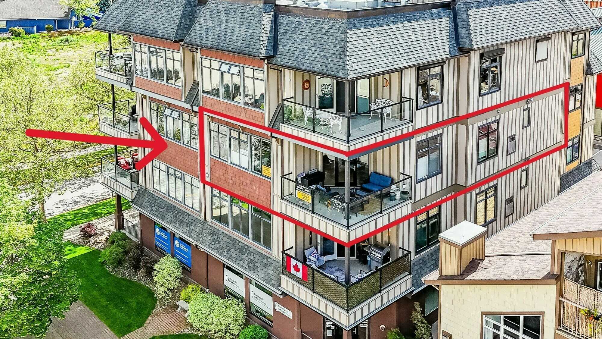 Luxurious 3-Bedroom + Den Sub-Penthouse with Stunning Lake & Mountain Views 4