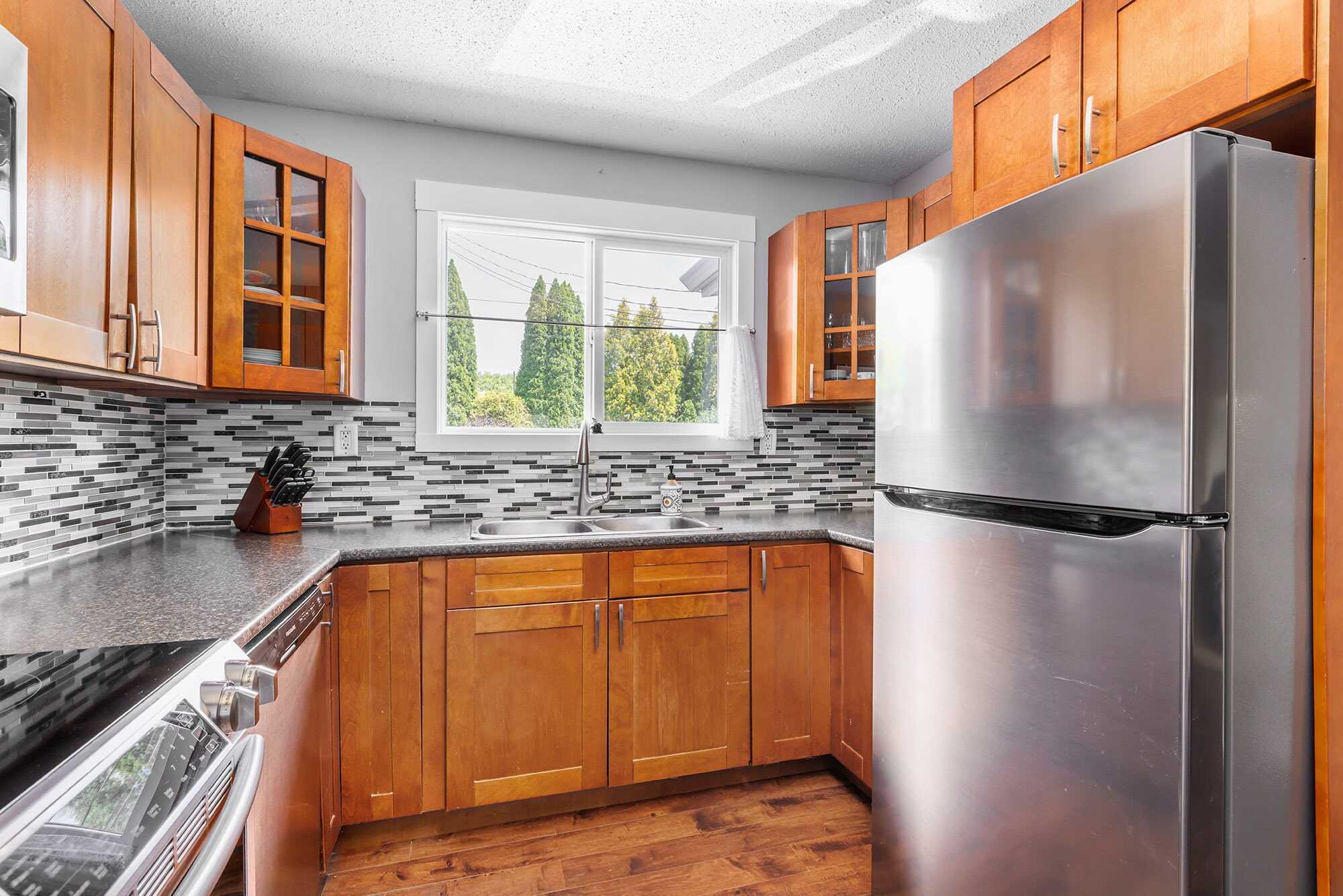 Updated 4-Bedroom North Glenmore Townhome in Kelowna with 2 Kitchens & Separate Entrance 3