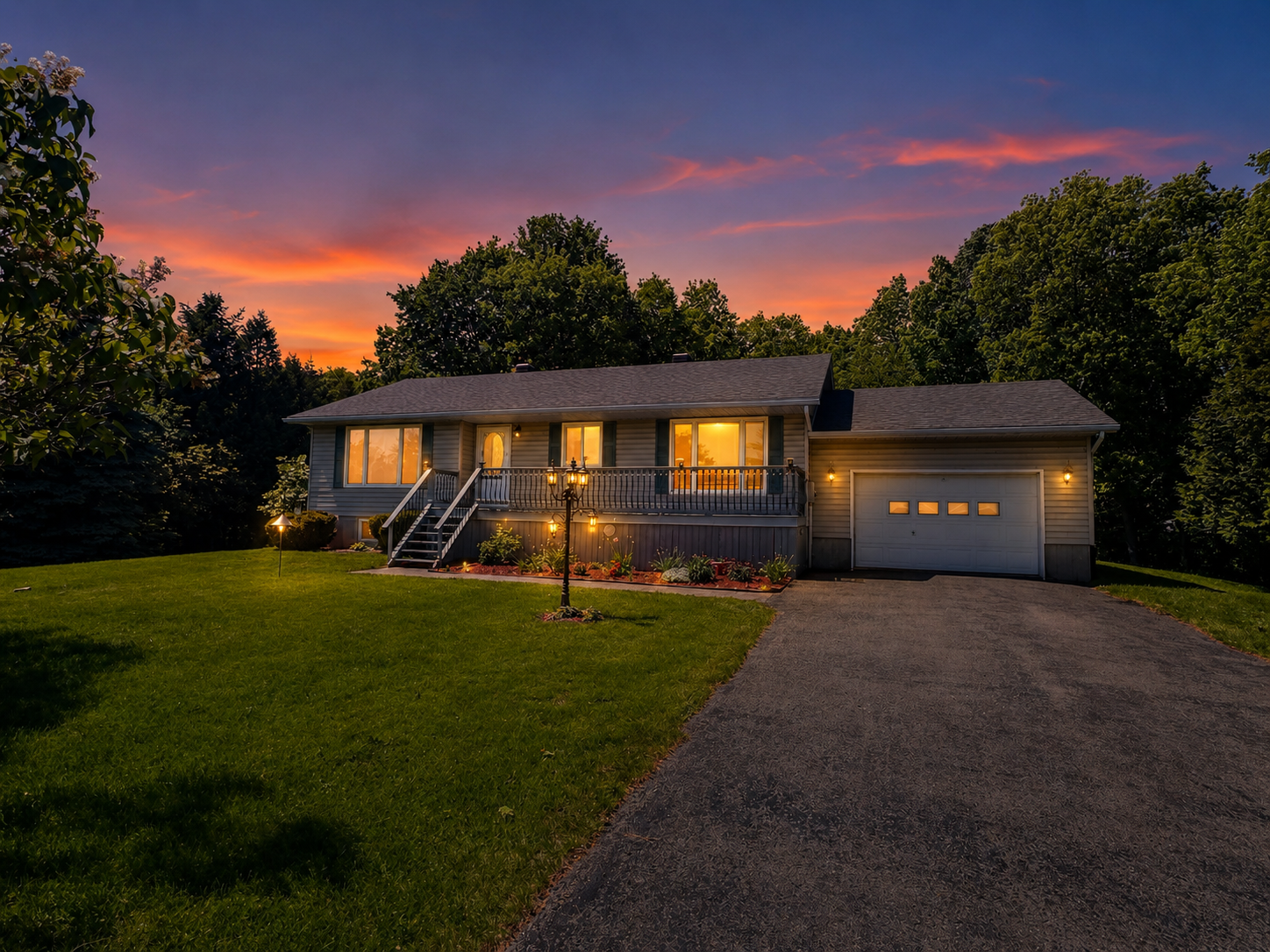 Charming bungalow on a private 1.5 Acre Lot - Minutes North of Brockville 5