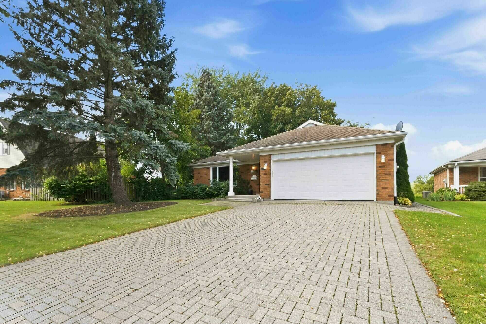 Well-Loved Bungalow in the Heart of Heritage Village 5