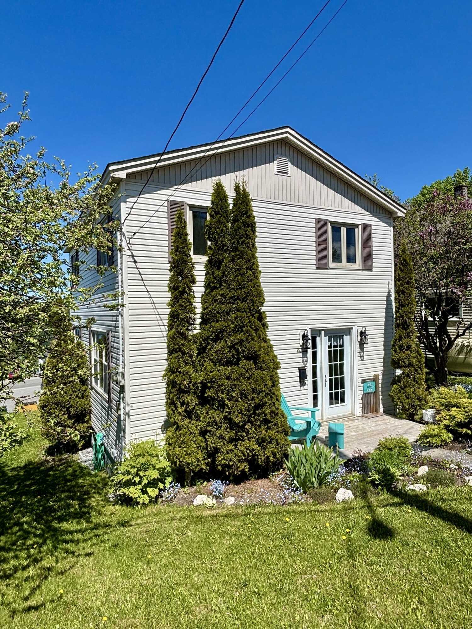 Move right into this beautifully renovated 3-bedroom (potentially 4), 1.5-bath home located in a highly desirable area of the city. 3