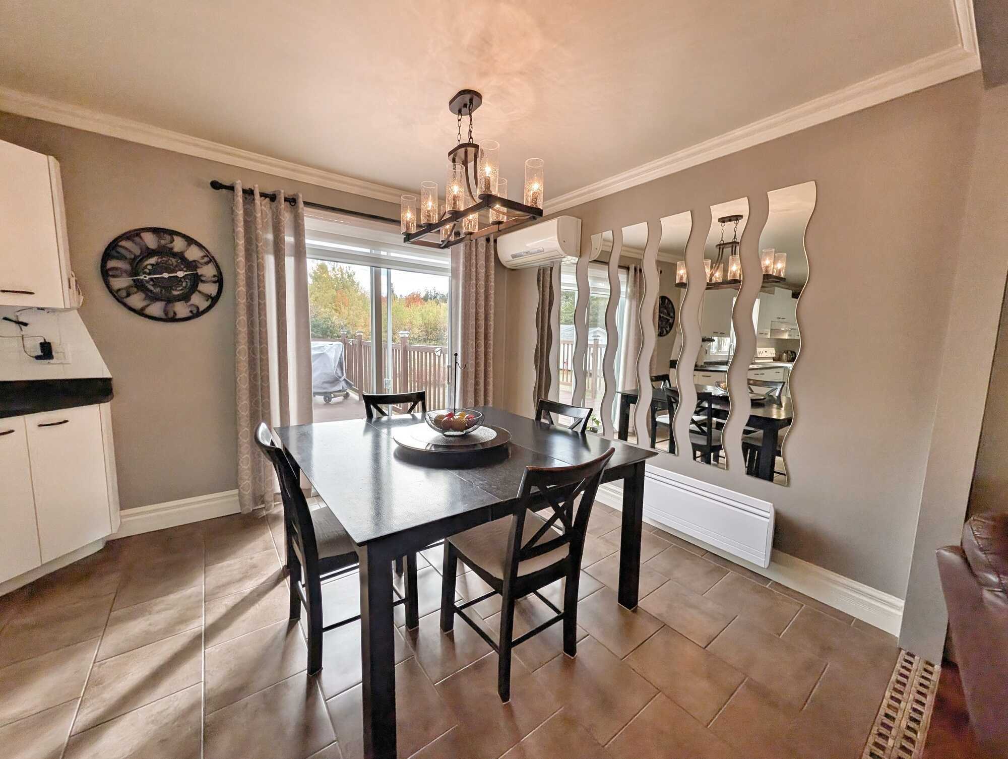 Ravissante maison familiale à Saint-Léolin! Charming Family Home in Saint-Léolin! 🏡 5