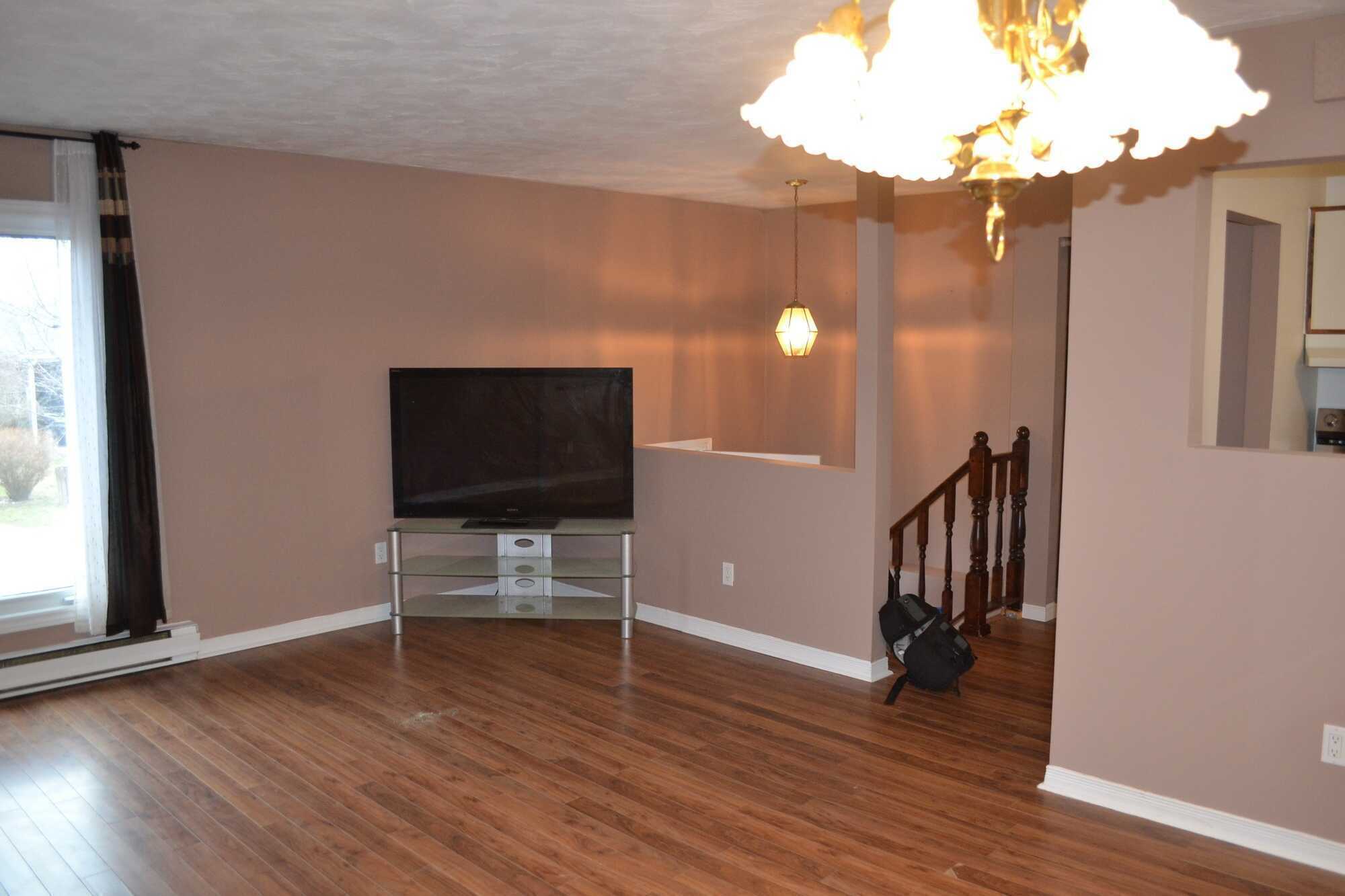 Charming 3+1 Bedroom Semi-Detached Home – Prime Location! 4