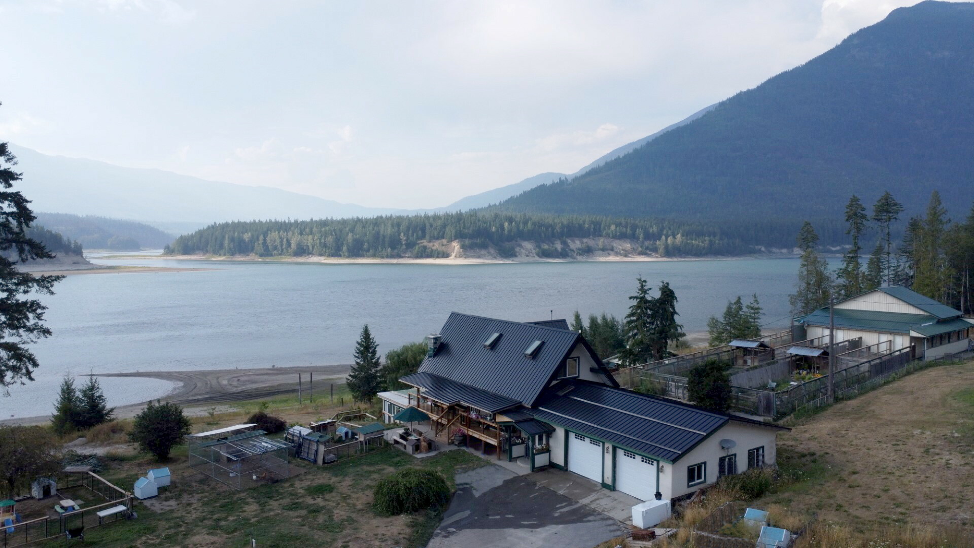$75,000 COMMISSION OFFERED! AMAZING LAKE FRONT PROPERTY-ARROW PARK- Nakusp! 4 ACRES w/ 2 HOMES! TURN KEY THRIVING DOG KENNEL BUSINESS! Investment Opportunity! Private Beach & Natural Lake Pool area! Very Private! 40x30 Shop! Attached Garage! 2