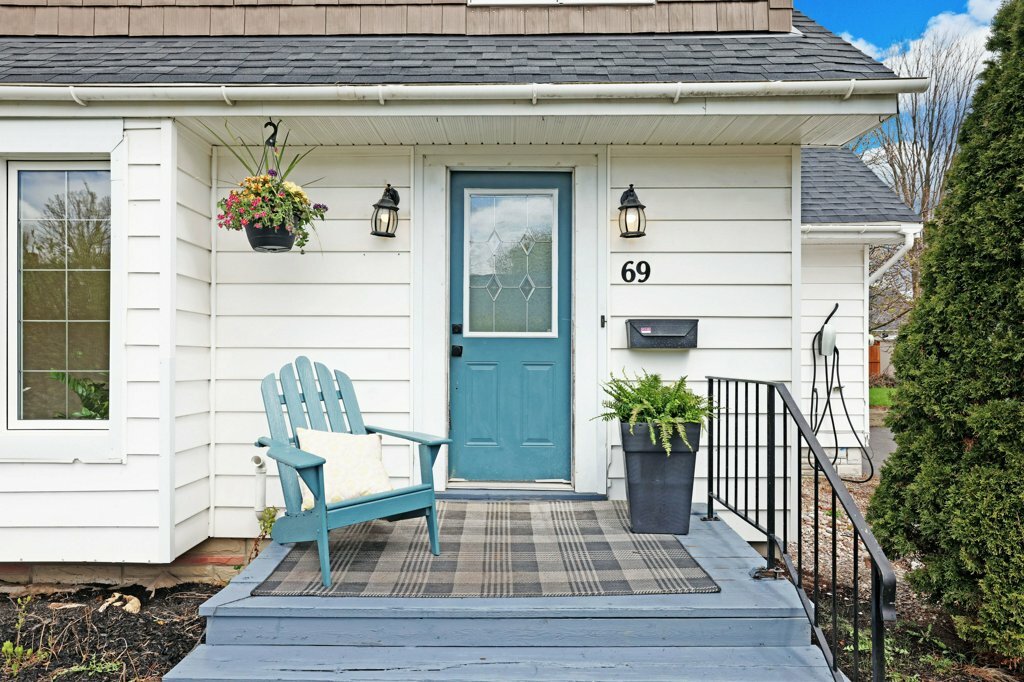 Spacious, beautifully updated, and move-in ready, this inviting family home is the perfect blend of comfort and convenience with schools, parks, shopping, and everyday amenities just minutes away. 4