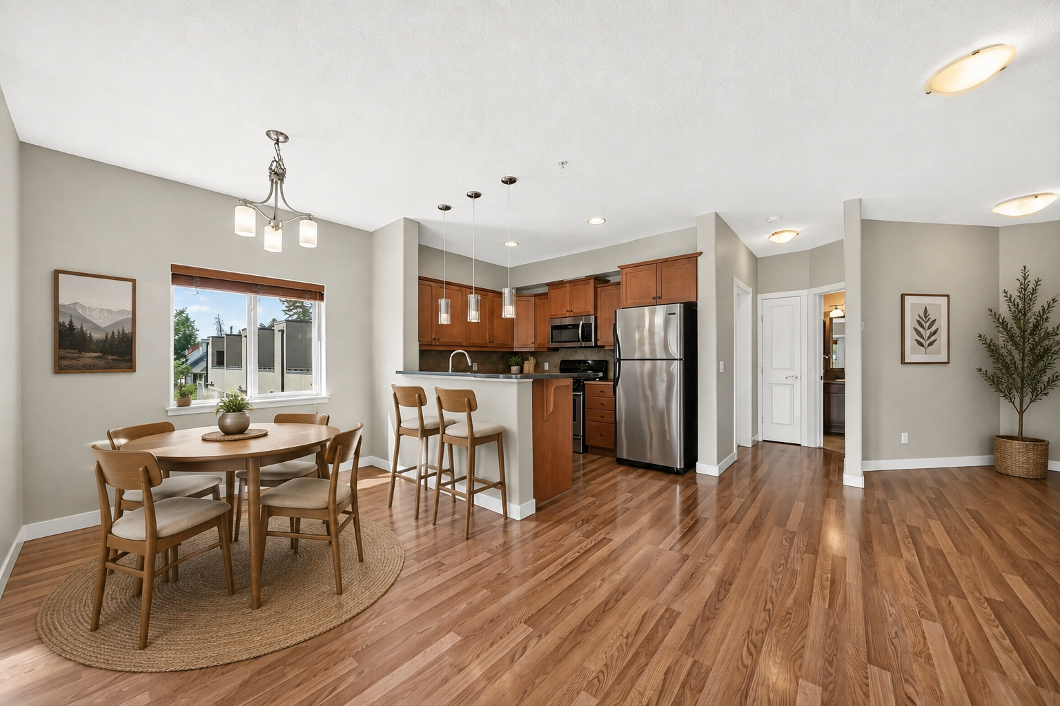 Move-In-Ready 2-Bed, 2-Bath Renovated Corner Unit 4