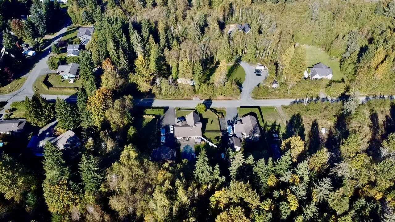 Endless Possibilities on 1.2 Acres in Campbell River 4