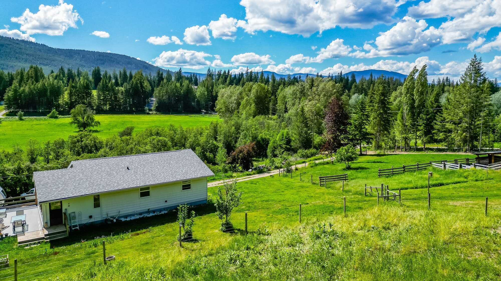 30 acres of countryside, backing onto treed land. 3-bedroom, 2-bathroom house is currently an income property & was fully booked throughout Spring-Fall 2023. Conveniently located near Highway 97B and Highway 1 with quick access to beaches and trails. 2