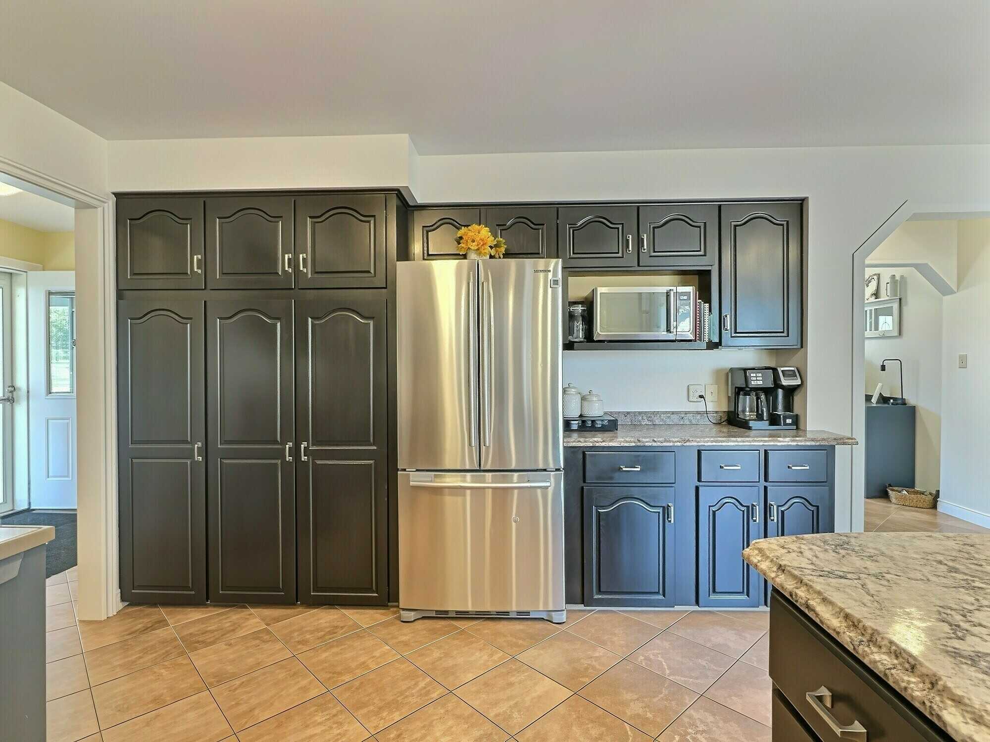 Nestled on a beautifully landscaped corner lot in the highly desirable Saywood Estates, this exceptional family home combines space, comfort, and quality updates in a prime location. 4