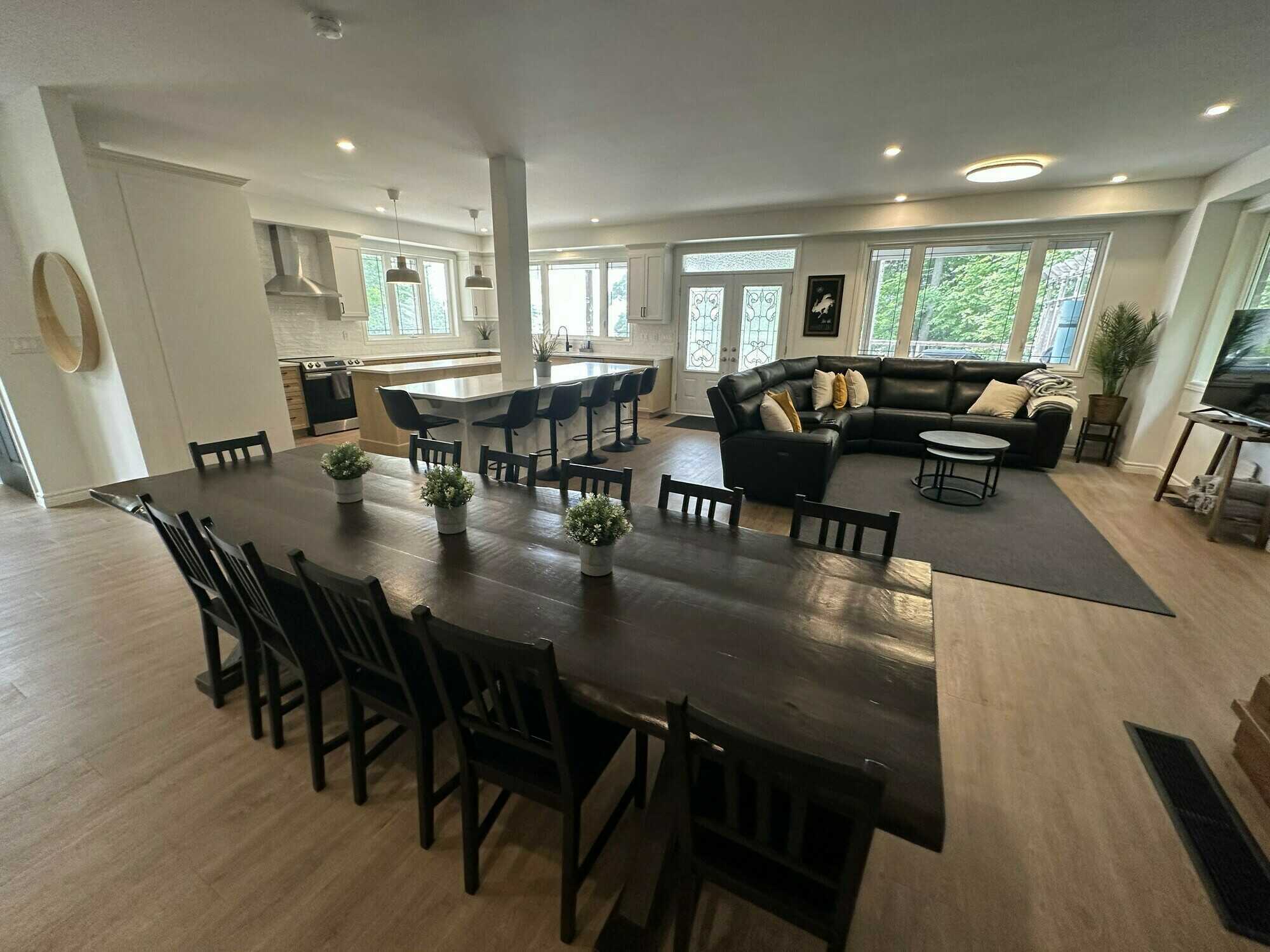 Absolutely Beautiful, Custom Built Home, Recently Renovated Nestled On A Wonderfully Shaped 1 Acre Lot. 5