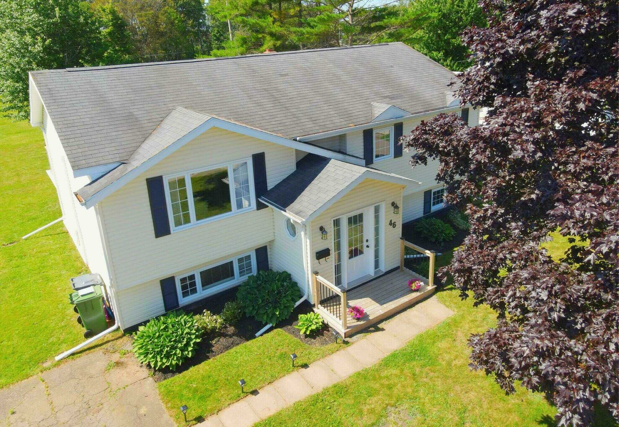 Bright, Spacious & Beautifully Maintained 4-Bedroom Family Home in East Royalty 3