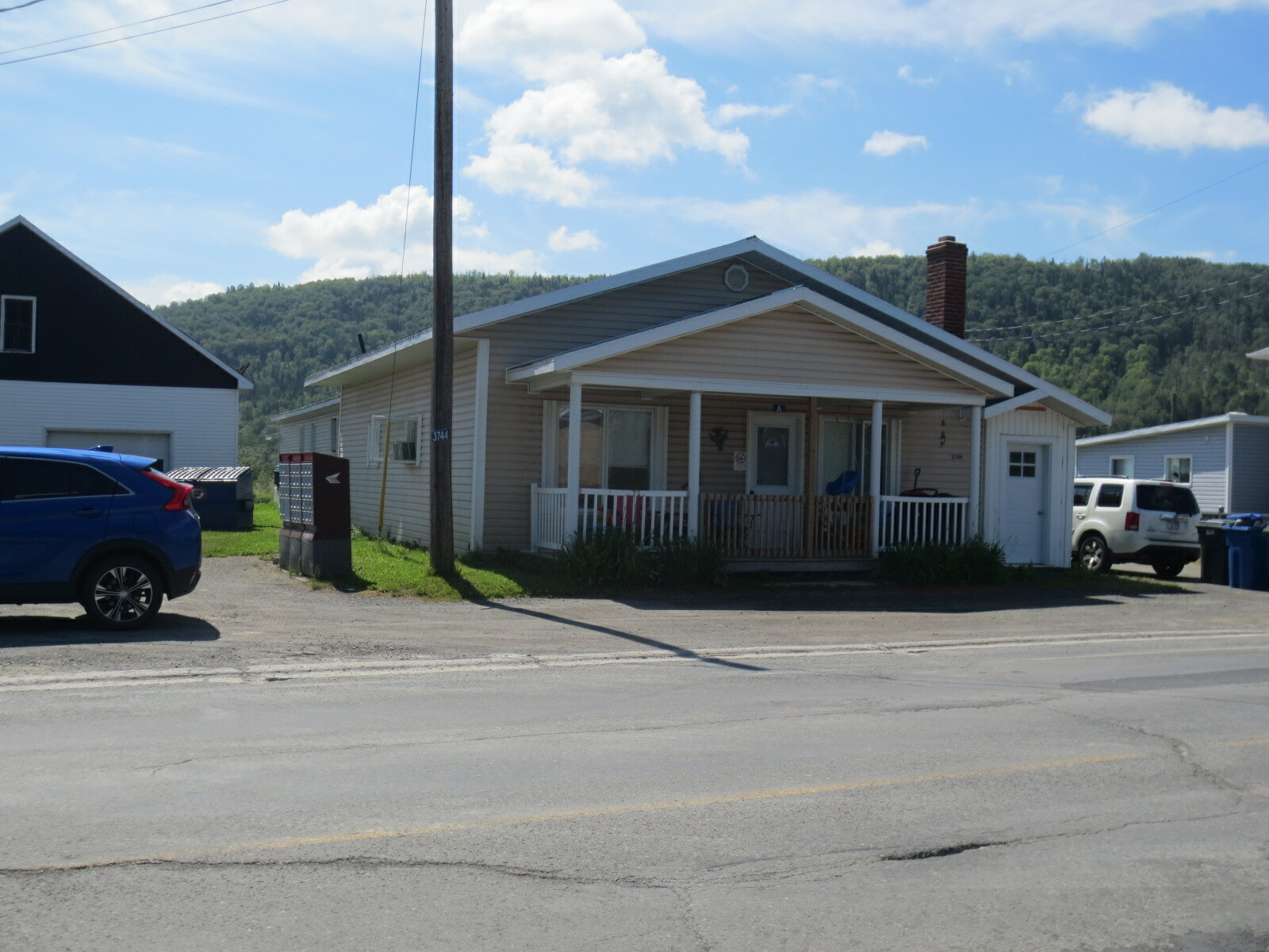 Multi unit apartment building nestled along the beautiful St John river.  OPEN TO REASONABLE OFFERS 2
