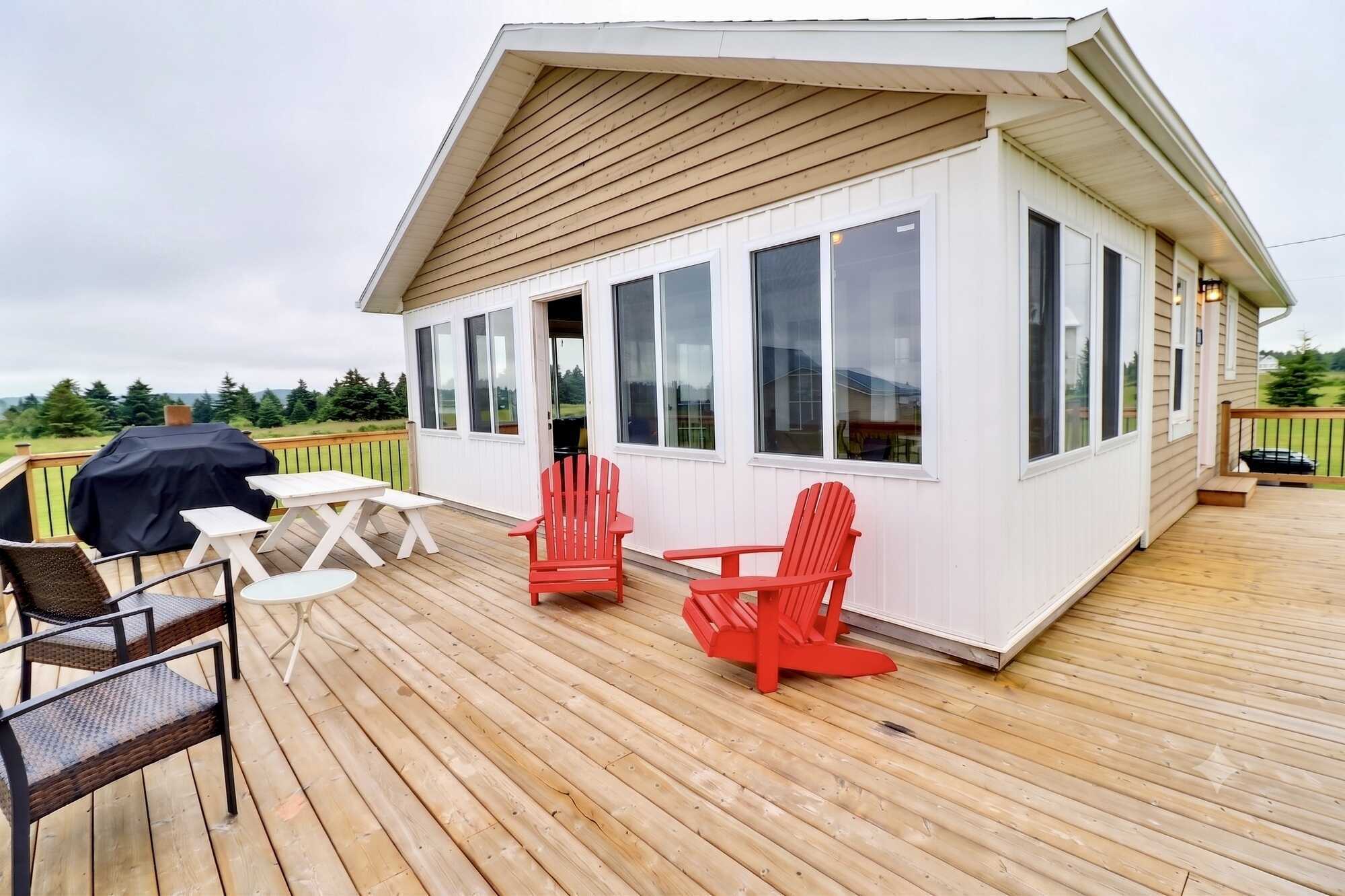 Waterfront Views. Privacy. Endless Possibilities. 5