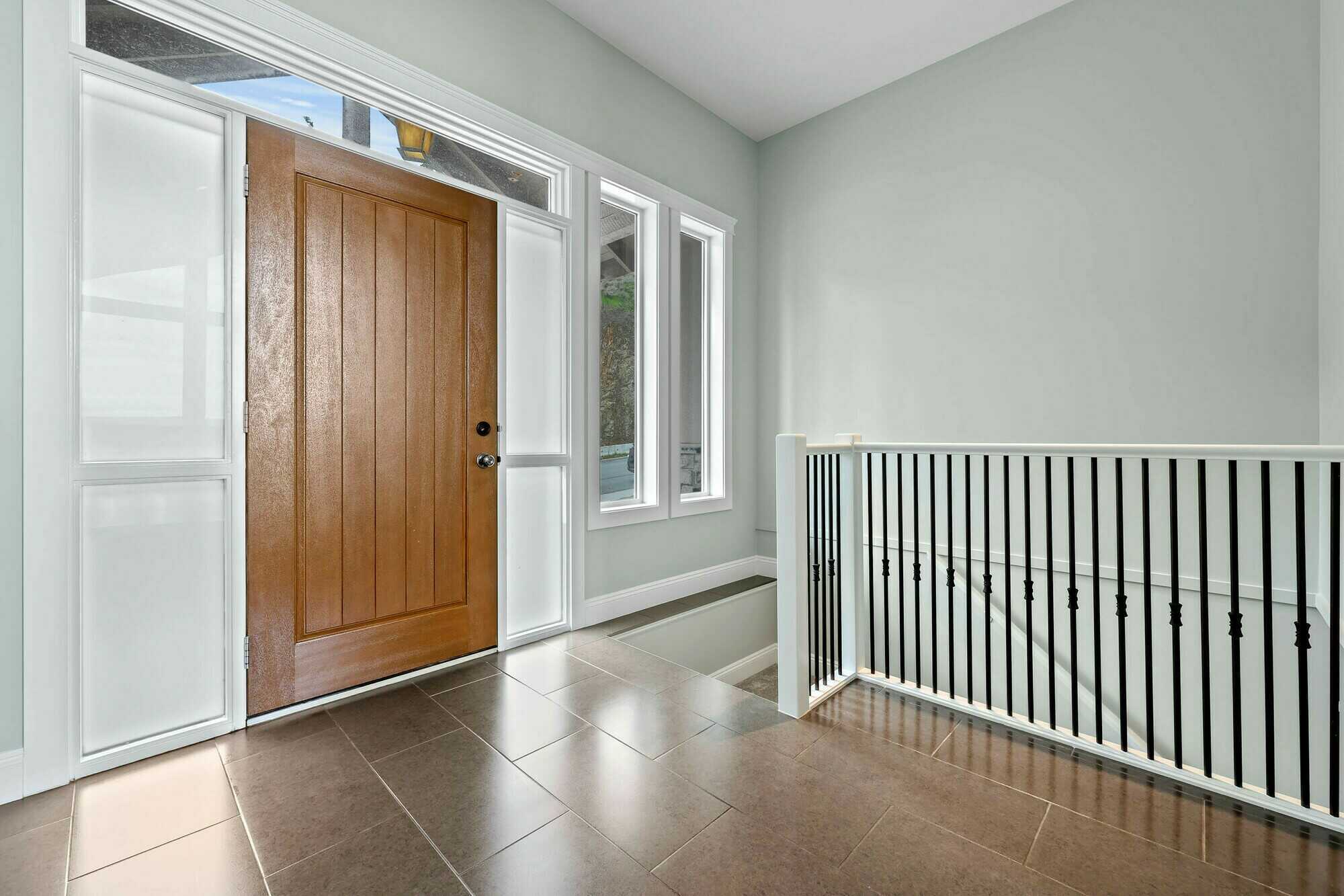 Incredible 4 bedroom executive home located in a quiet neighbourhood has everything you need plus a fantastic view. 5