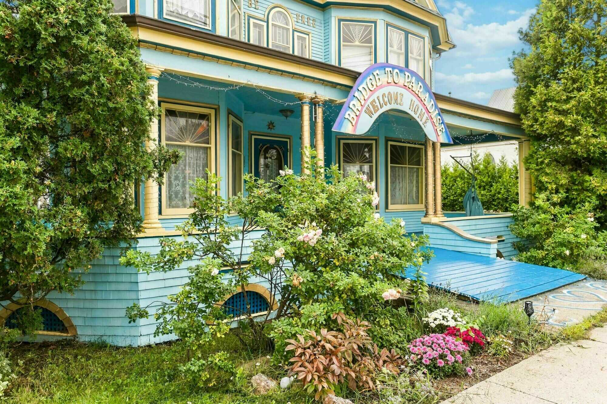 Stunning Artistic Victorian Character Home in the Heart of Bridgetown, Nova Scotia 2