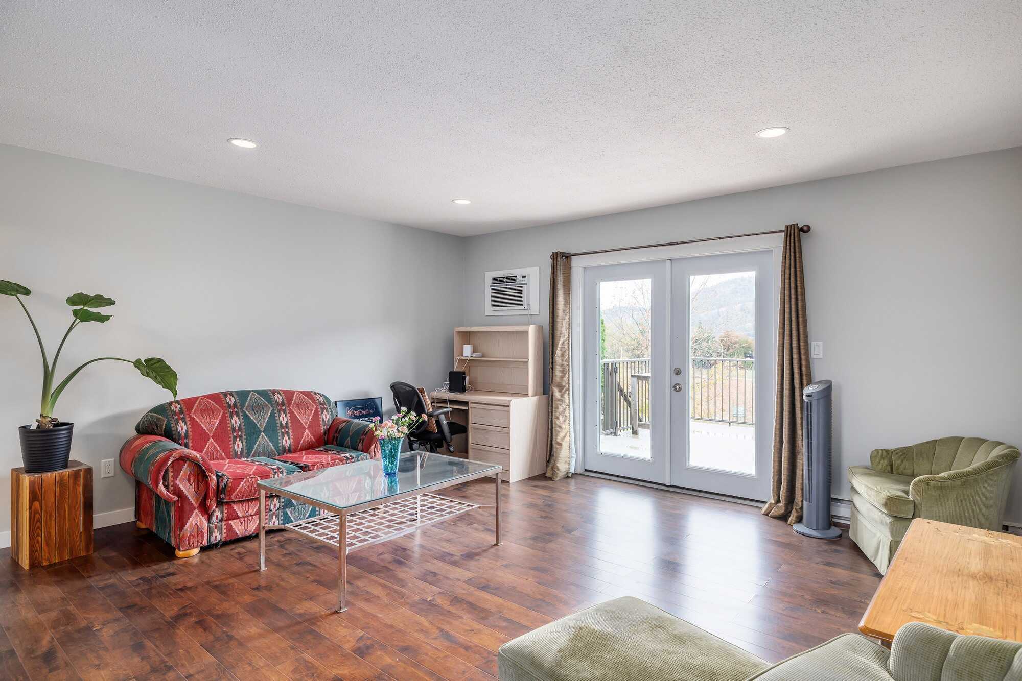 Updated 4-Bedroom North Glenmore Townhome in Kelowna with 2 Kitchens & Separate Entrance 5