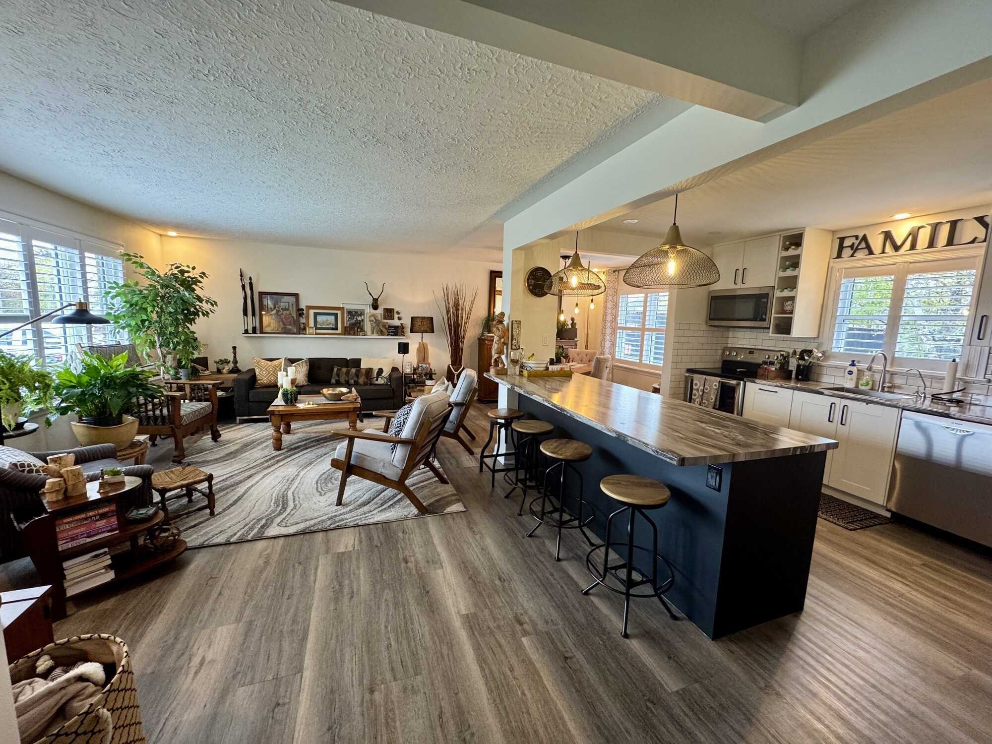 What has been referred to as the ‘Crown Jewel’ of the neighbourhood, 421 Ridgeway Avenue lies in the heart of the highly sought after Mclaughlin community in Oshawa. 5