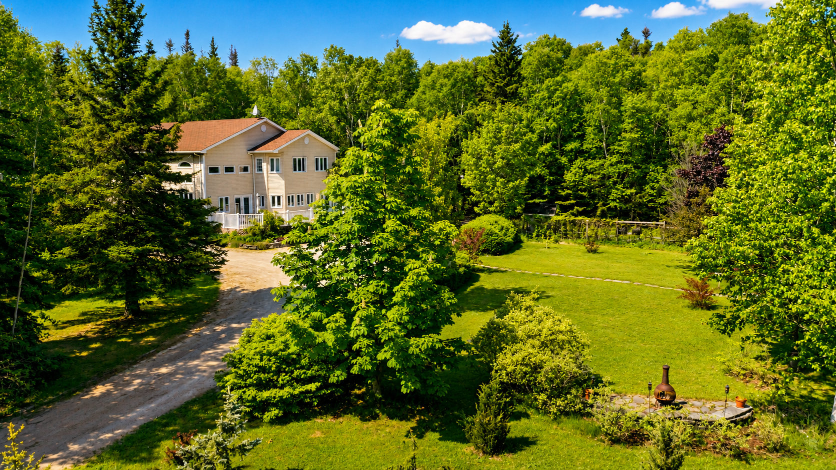 Looking for your own private escape? 🌲 This former B&B in Reidville is now FOR SALE—offering 5 acres of peace, a beautifully maintained home, and even a bunkhouse for guests! Minutes from hiking, snowmobiling & all things outdoors! 🙌✨ 4