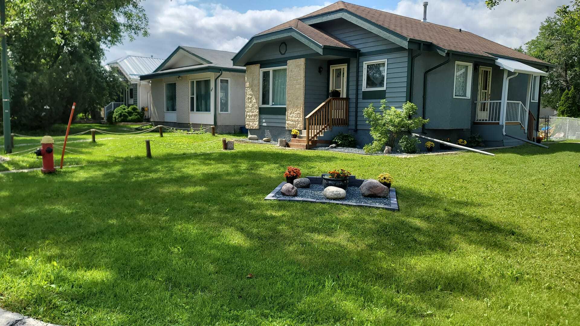 Beautiful Corner Property at 36 Queensbury Bay, Winnipeg — Perfect Family Home or Investment Opportunity! 4