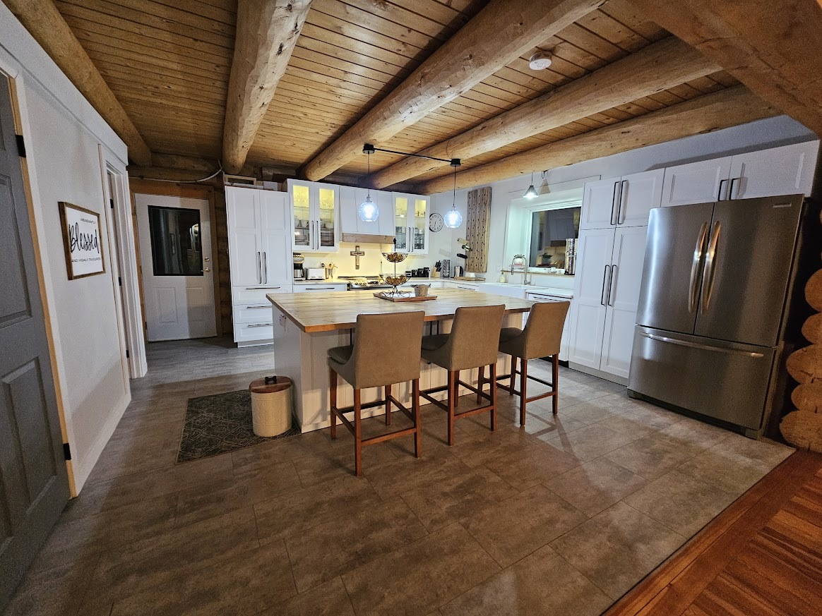 Custom Built Log Home on 40 acres 5