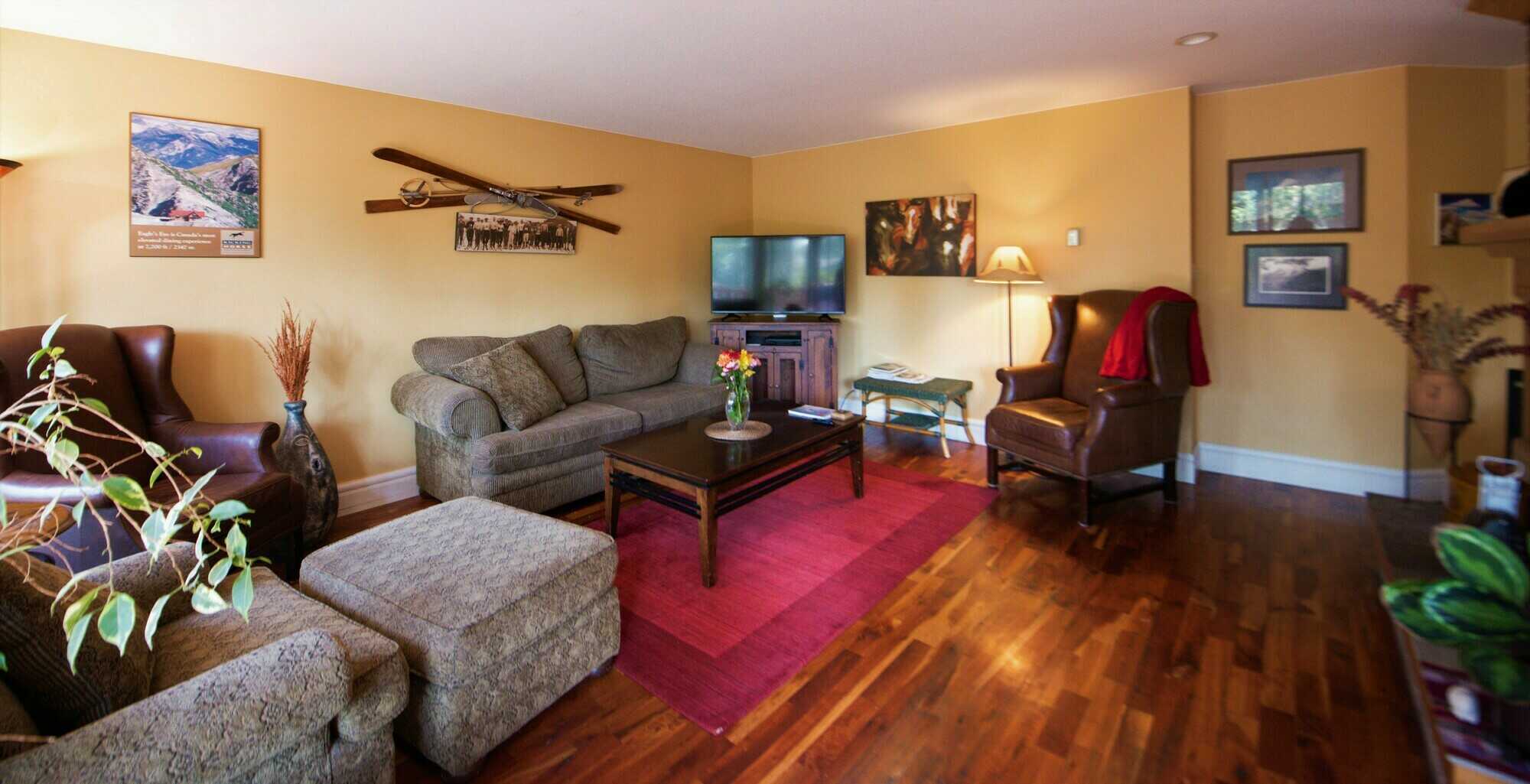 Auberge Kicking Horse Guest House – Your Mountain Retreat! 5