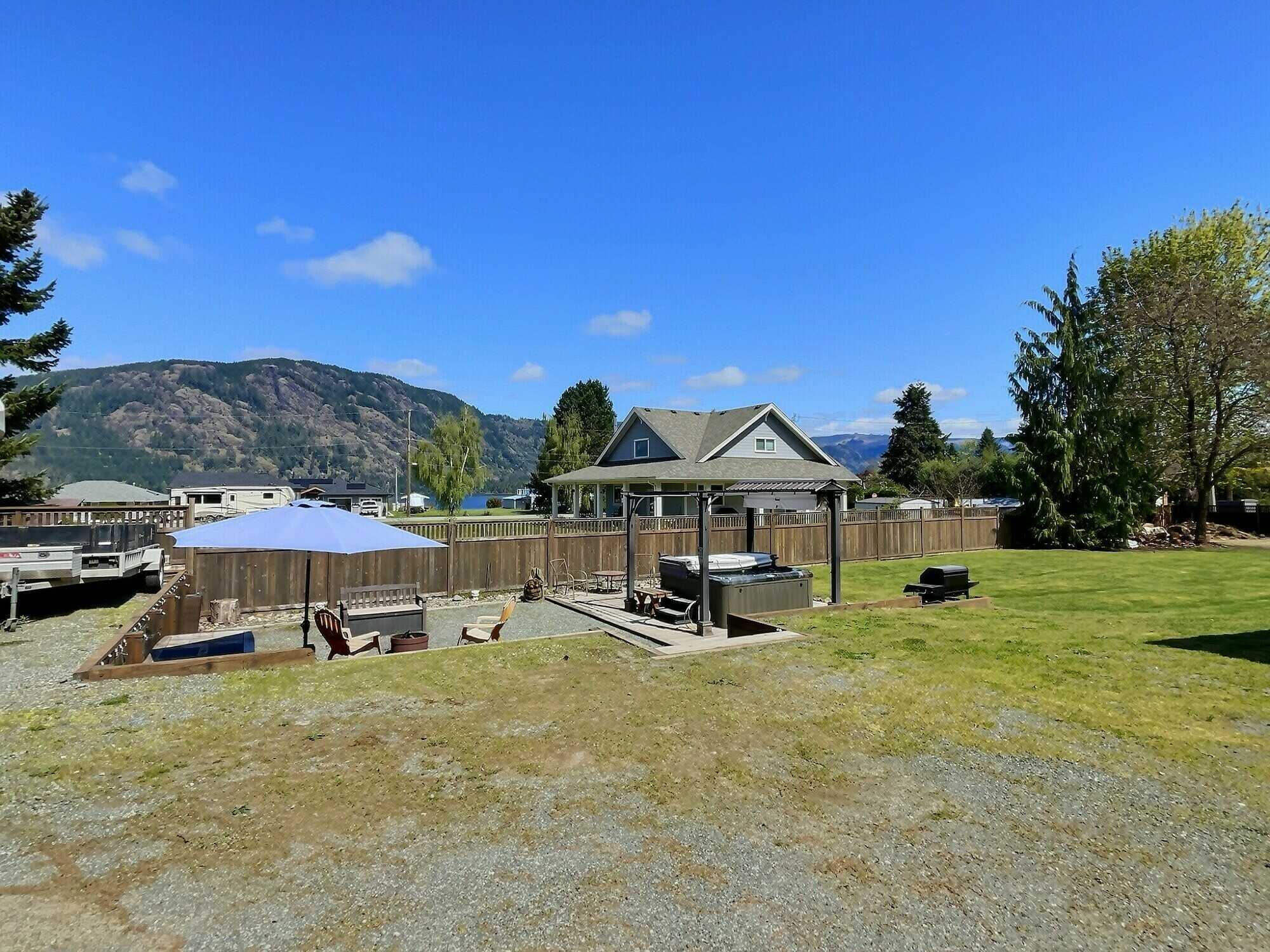 Enjoy this desirable Honeymoon Bay escape, a fantastic summer retreat and year-round destination!  Imagine a place to create lasting memories with family and friends.  Motivated seller. 2