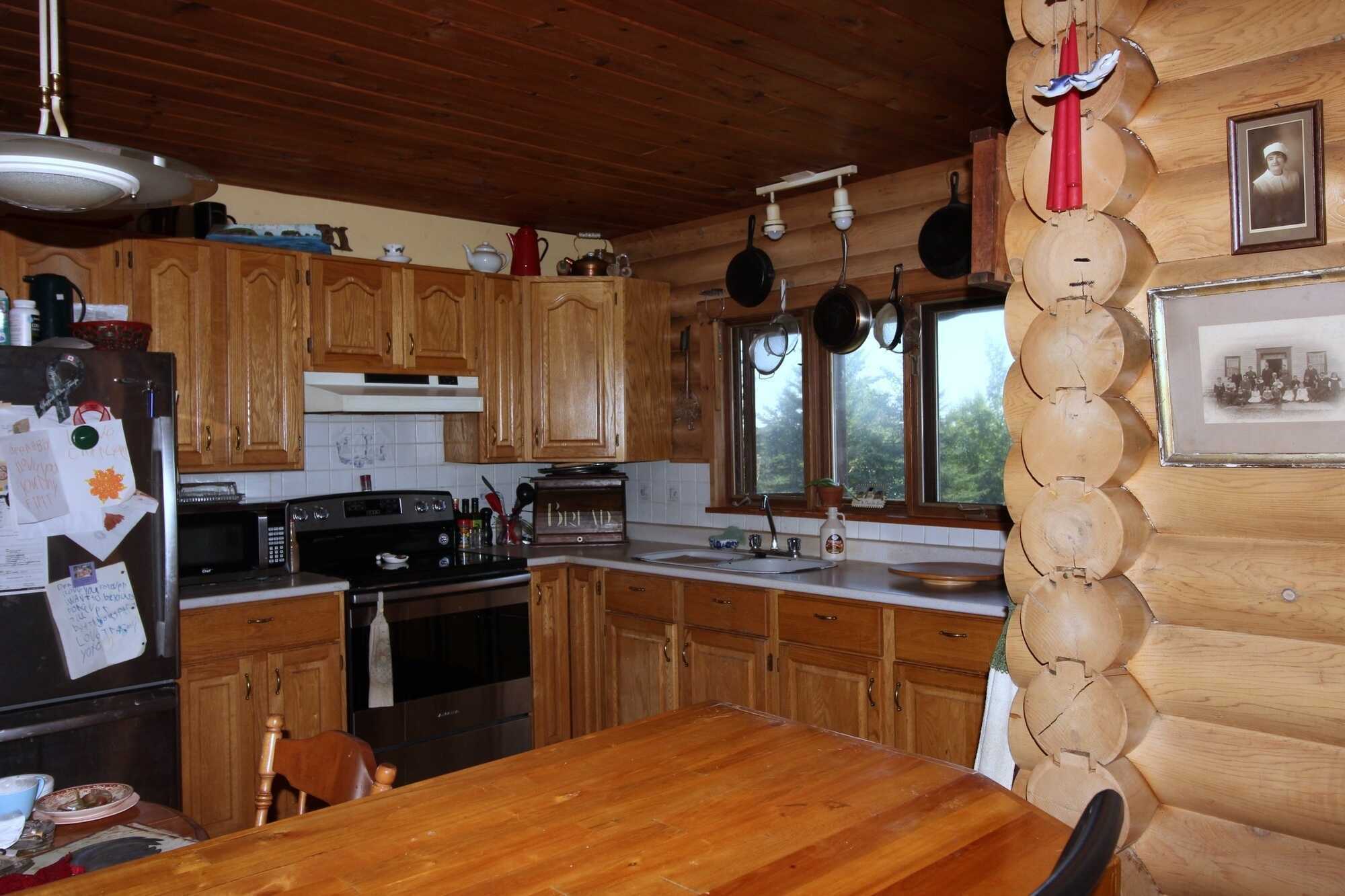 Log Home On Just Under 5 Acres With An Ocean View 4