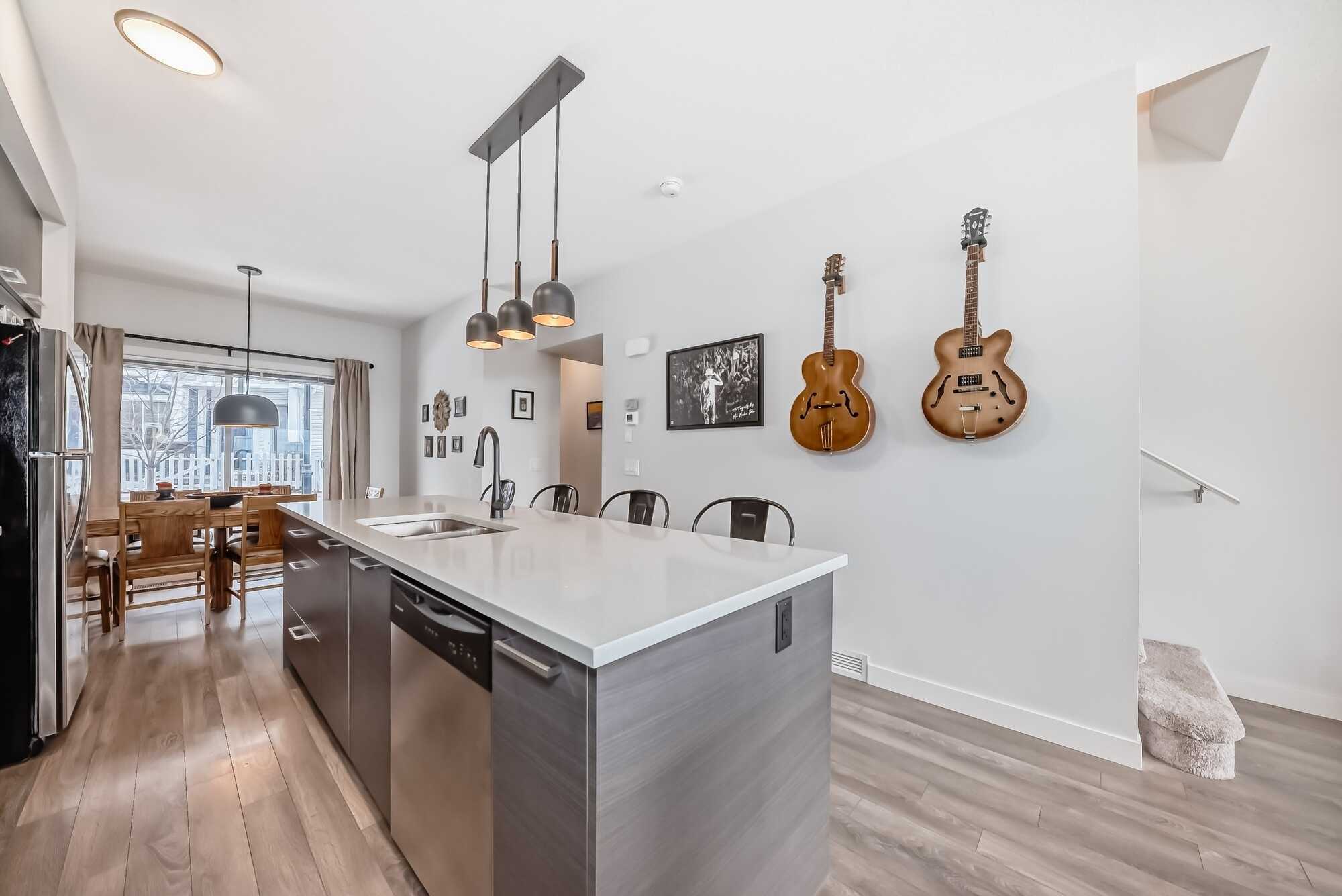 Ravine Living at Its Finest! Sun-Filled Home with Park Views, Upgrades & Bonus Flex Space. Move in ready! 3