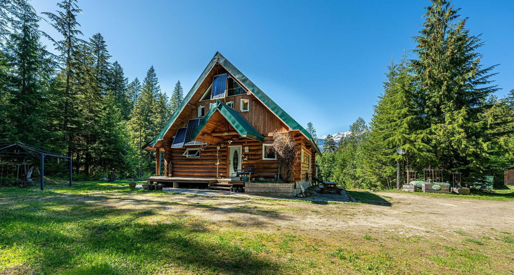 Experience the serenity and simplicity of off-grid living with all the amenities in a breathtaking country setting within a historic community! 4